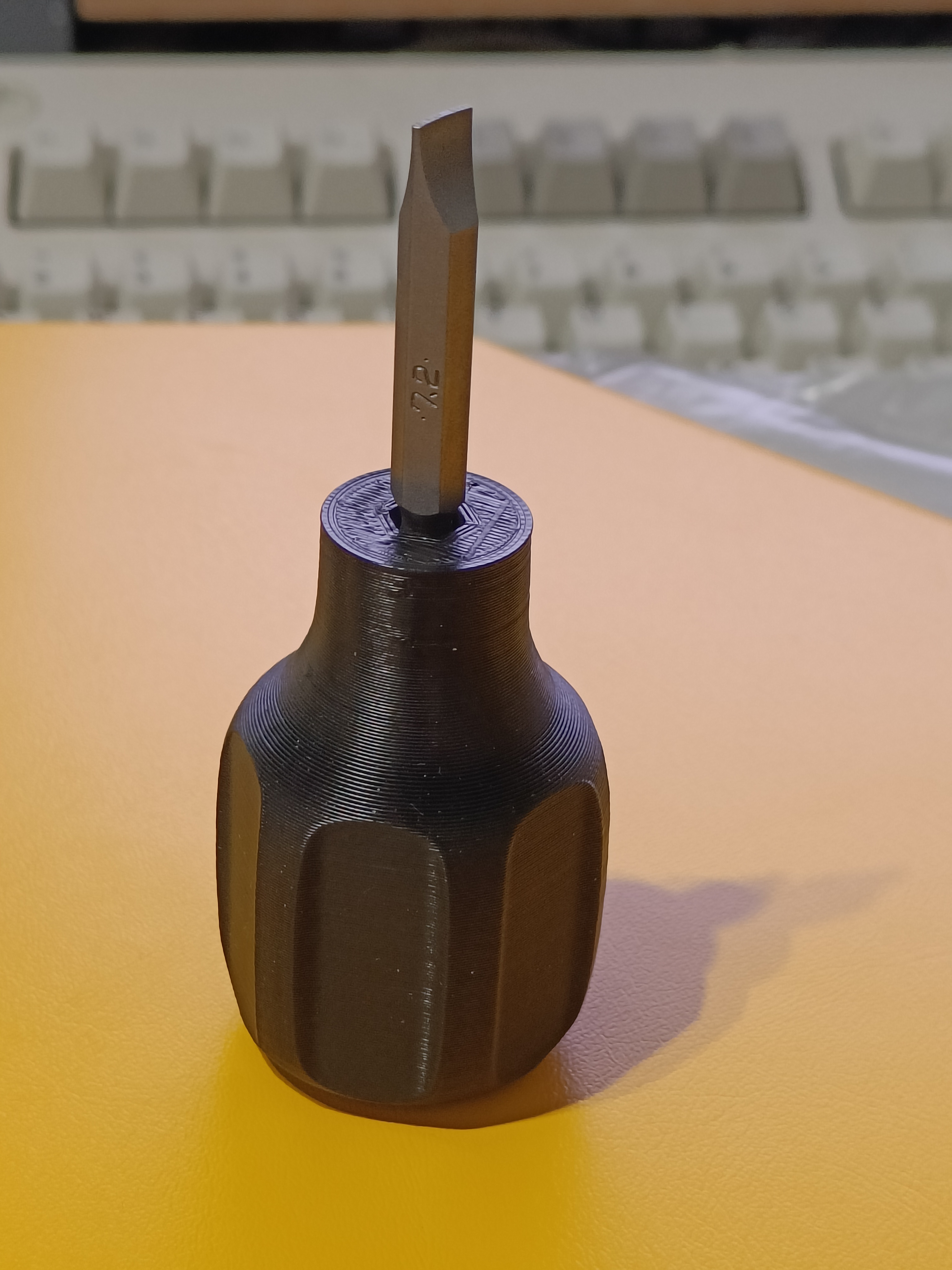 Small screwdriver for 1/4" bits by Cunfusu Download free STL model