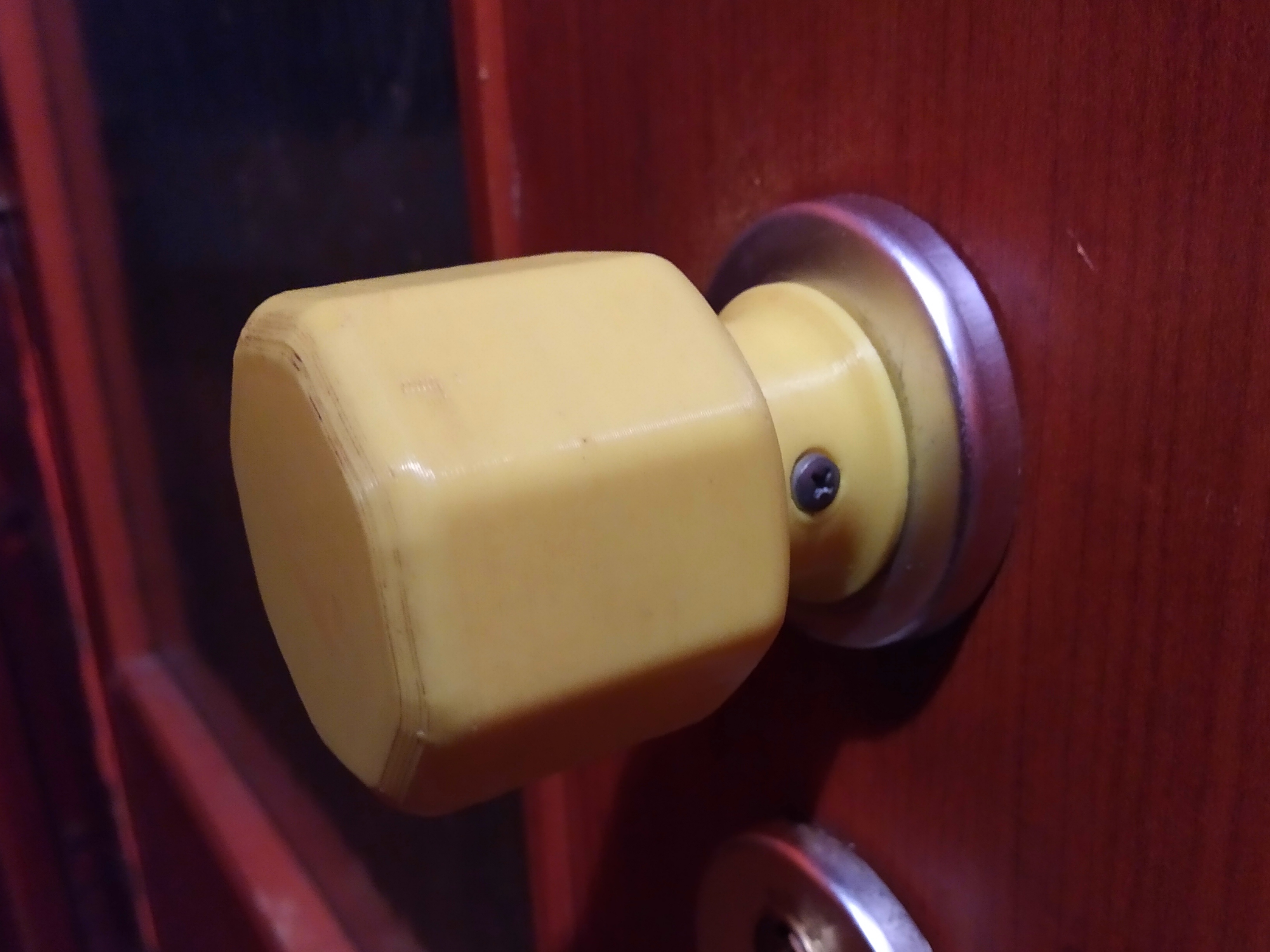 Anti-pet doorknob