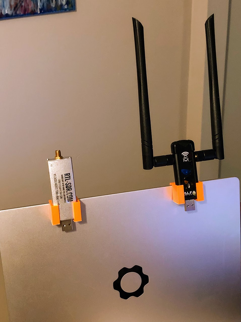 USB Dongle Monitor Clip for WiFi, RTL-SDR, GPS, etc...