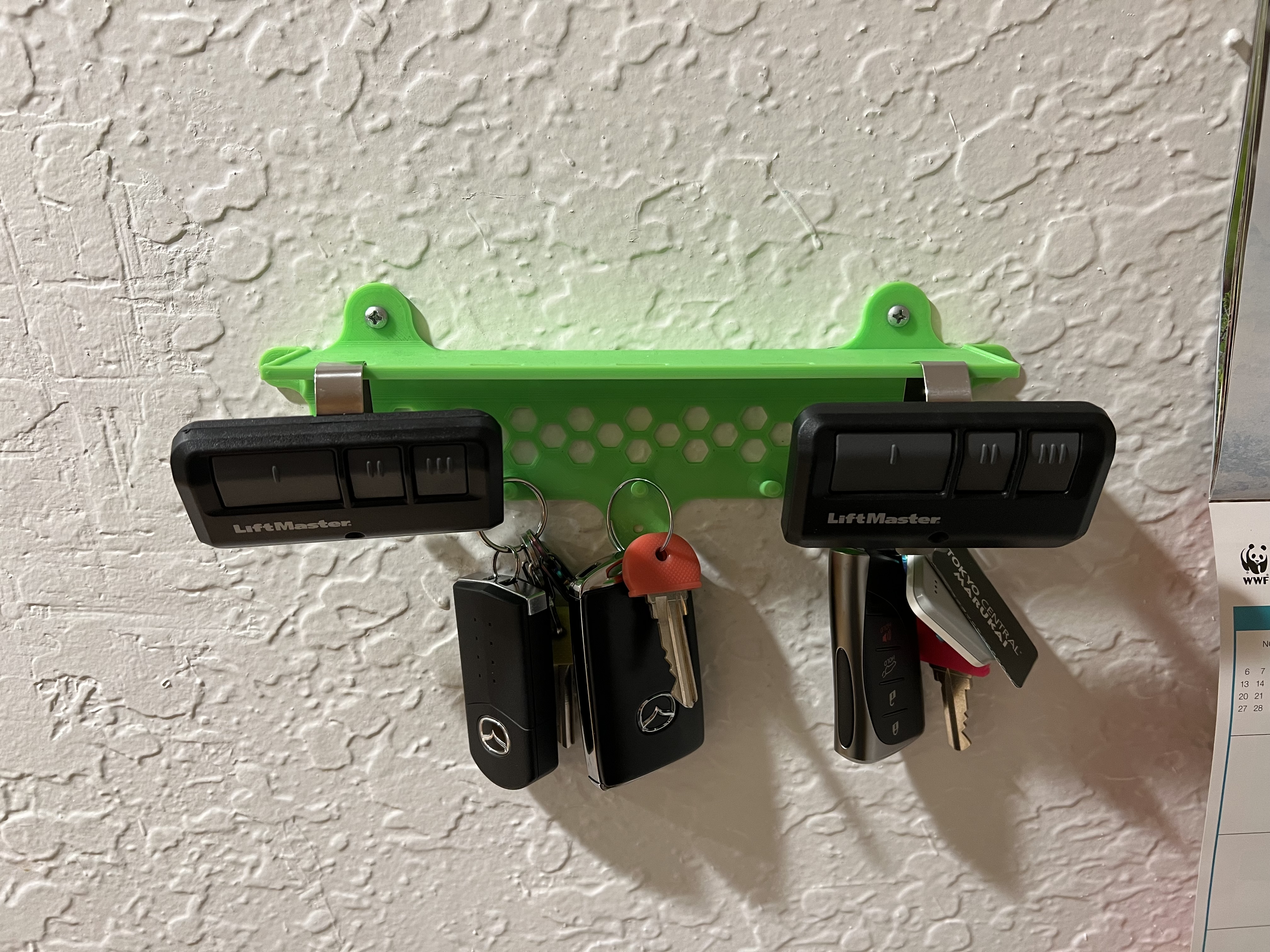 Miniatura 2 do modelo 3D Wall-Mount Key Rack with Shelf