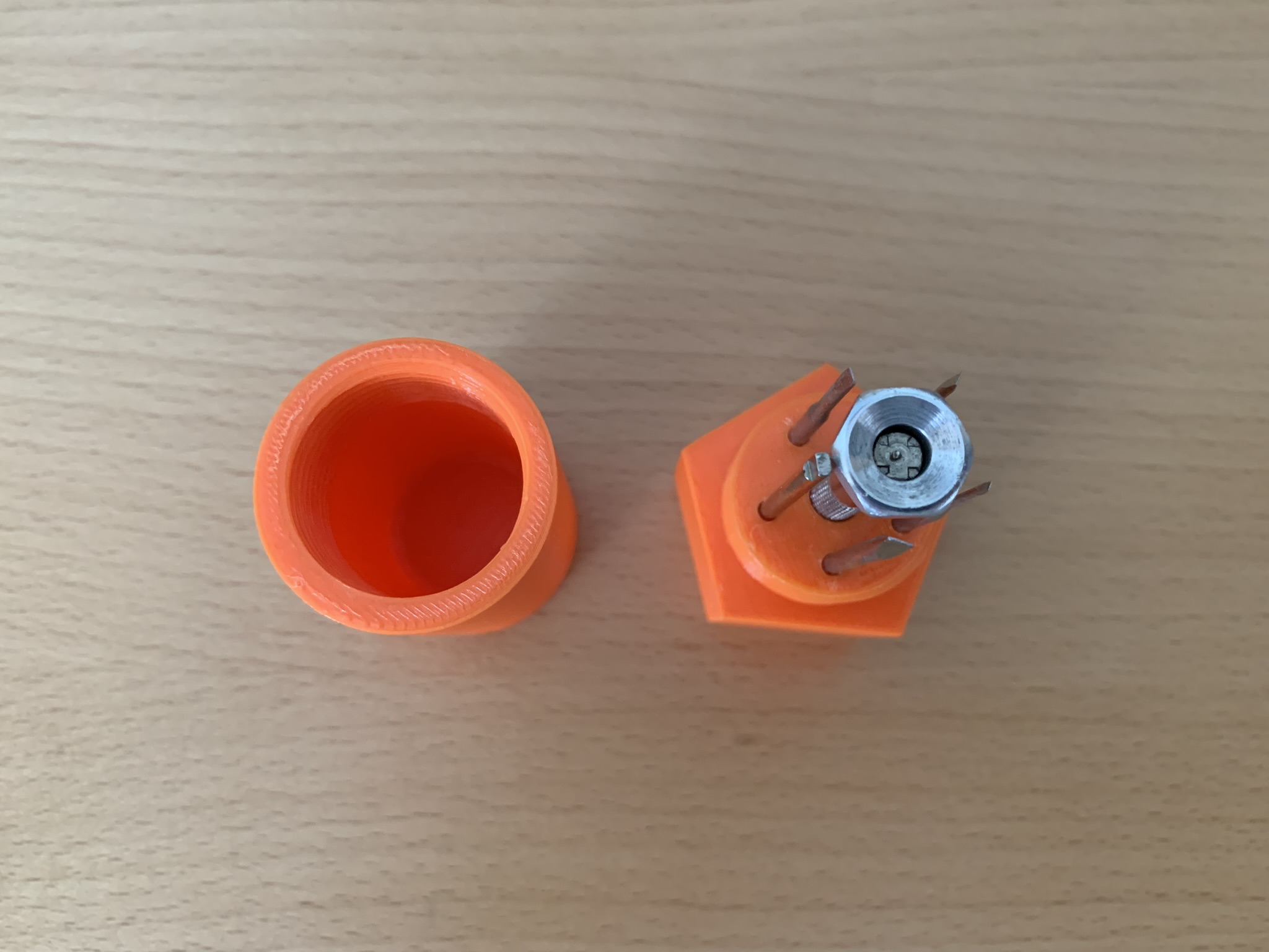Miniatura 2 do modelo 3D Miniature Screwdriver Set Holder