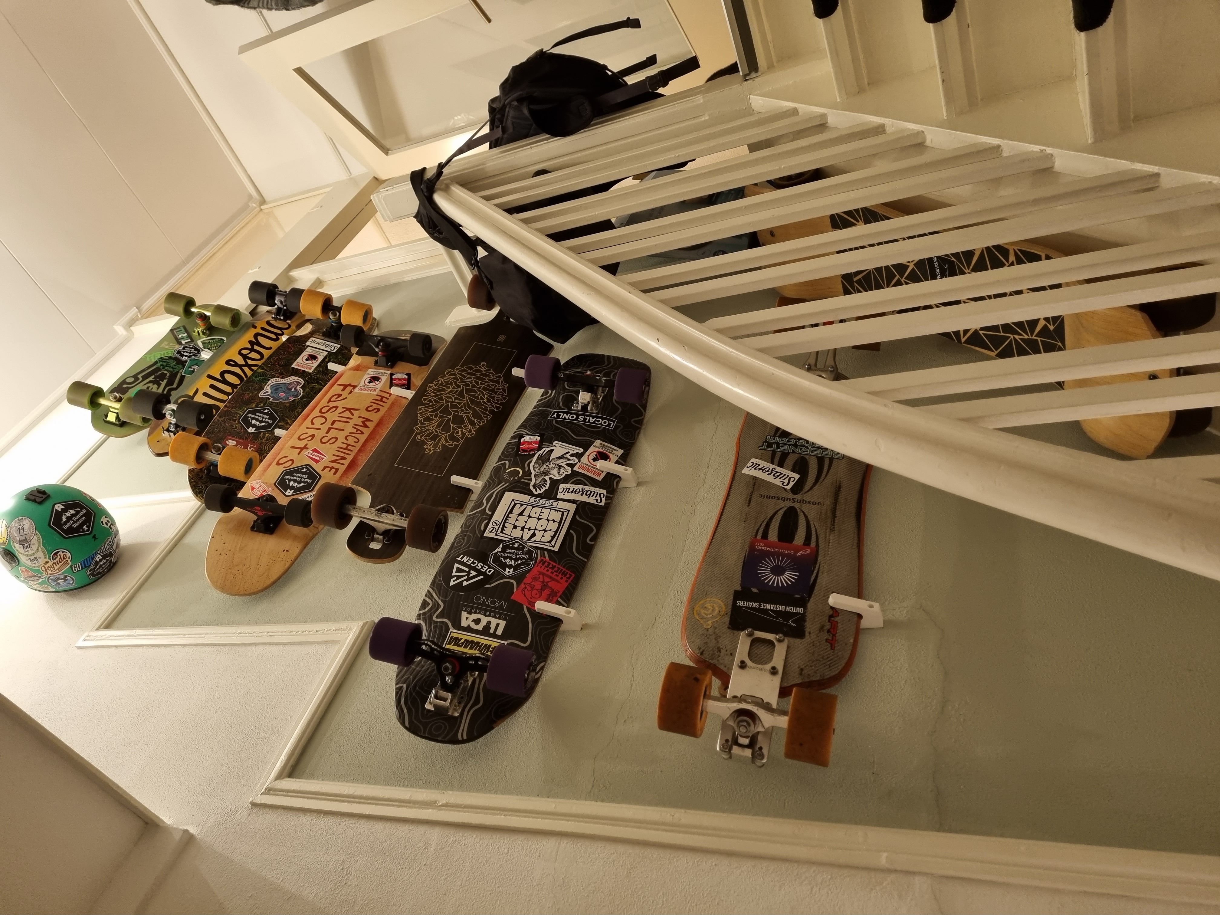 Longboard hanger