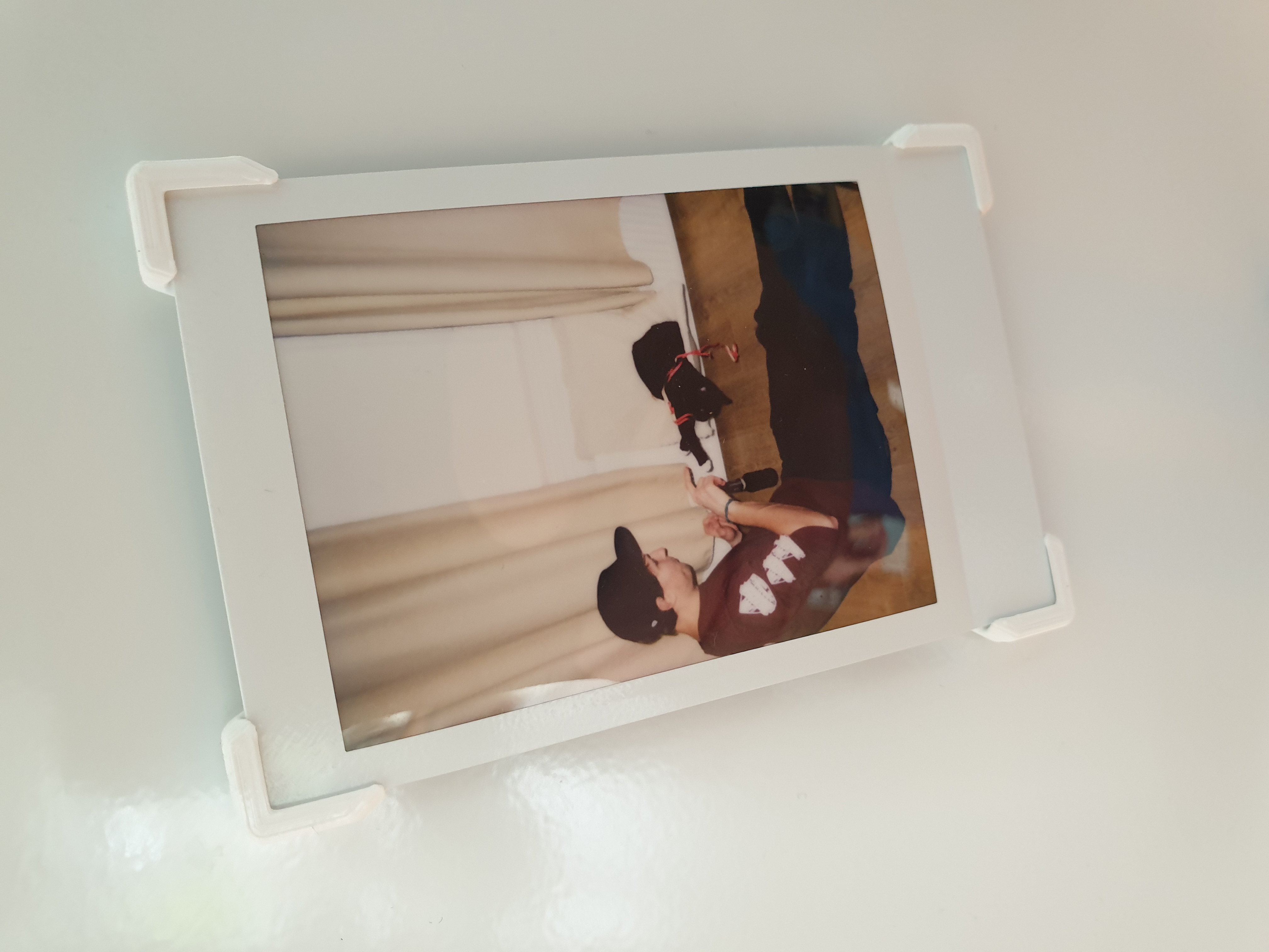 InstaX X-frame thumbtack/magnetic holder
