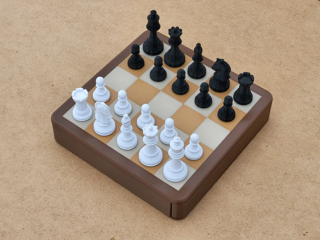 STL file Chessboard Dice Tray・Model to download and 3D print・Cults