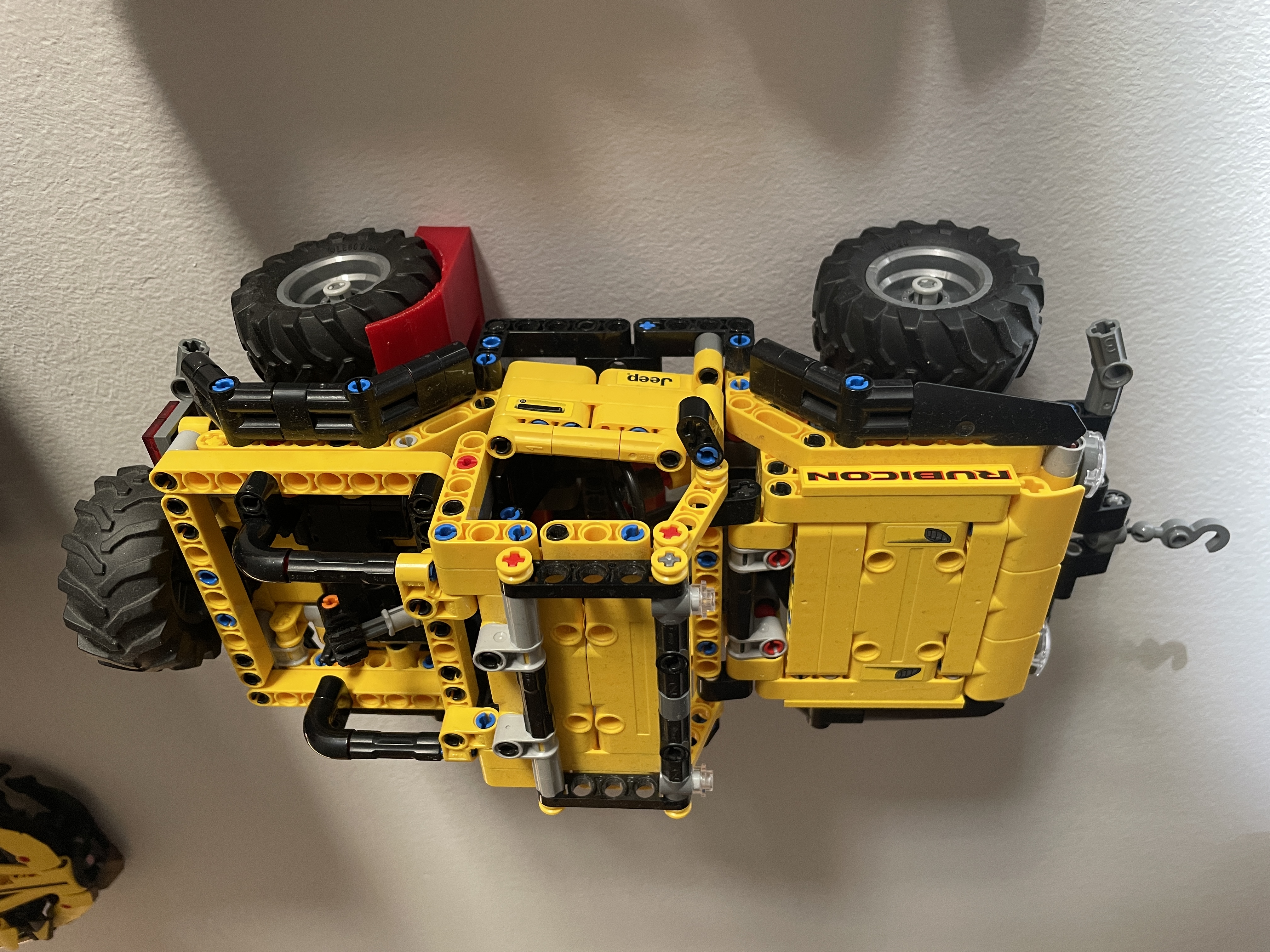 Wall mount for LEGO Jeep Wrangler 42122