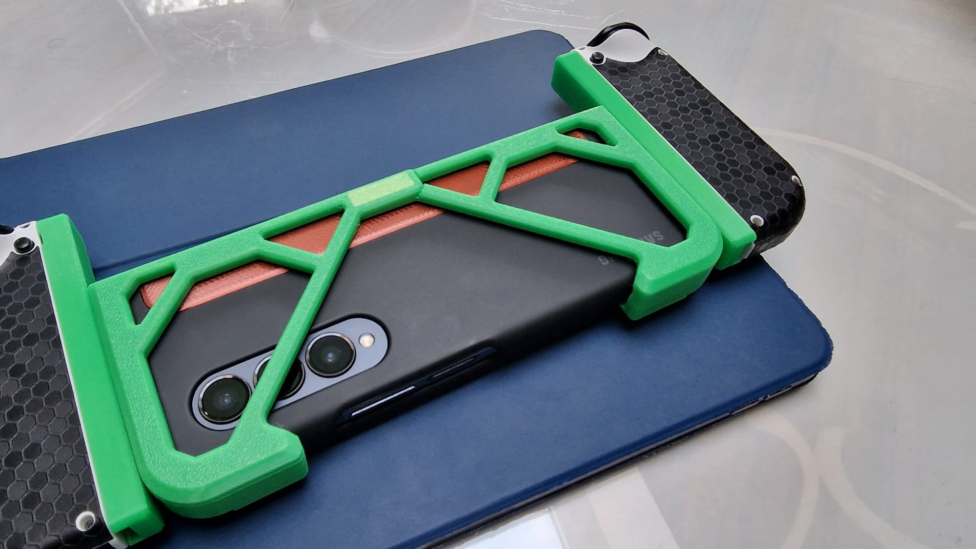 Magnetic Z Fold 4 Split Joycon Mount