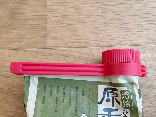 Bag Clip with Screw Cap