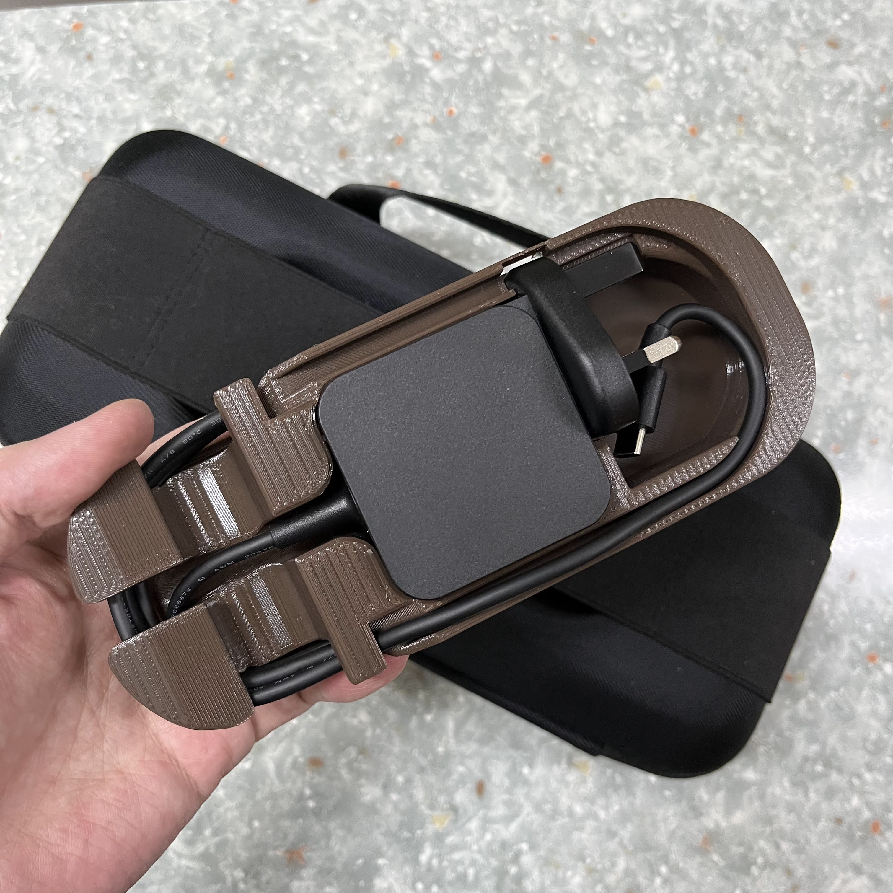 Steam Deck Carrying Case Insert With Stand (HK Plug, may work for UK Plug)
