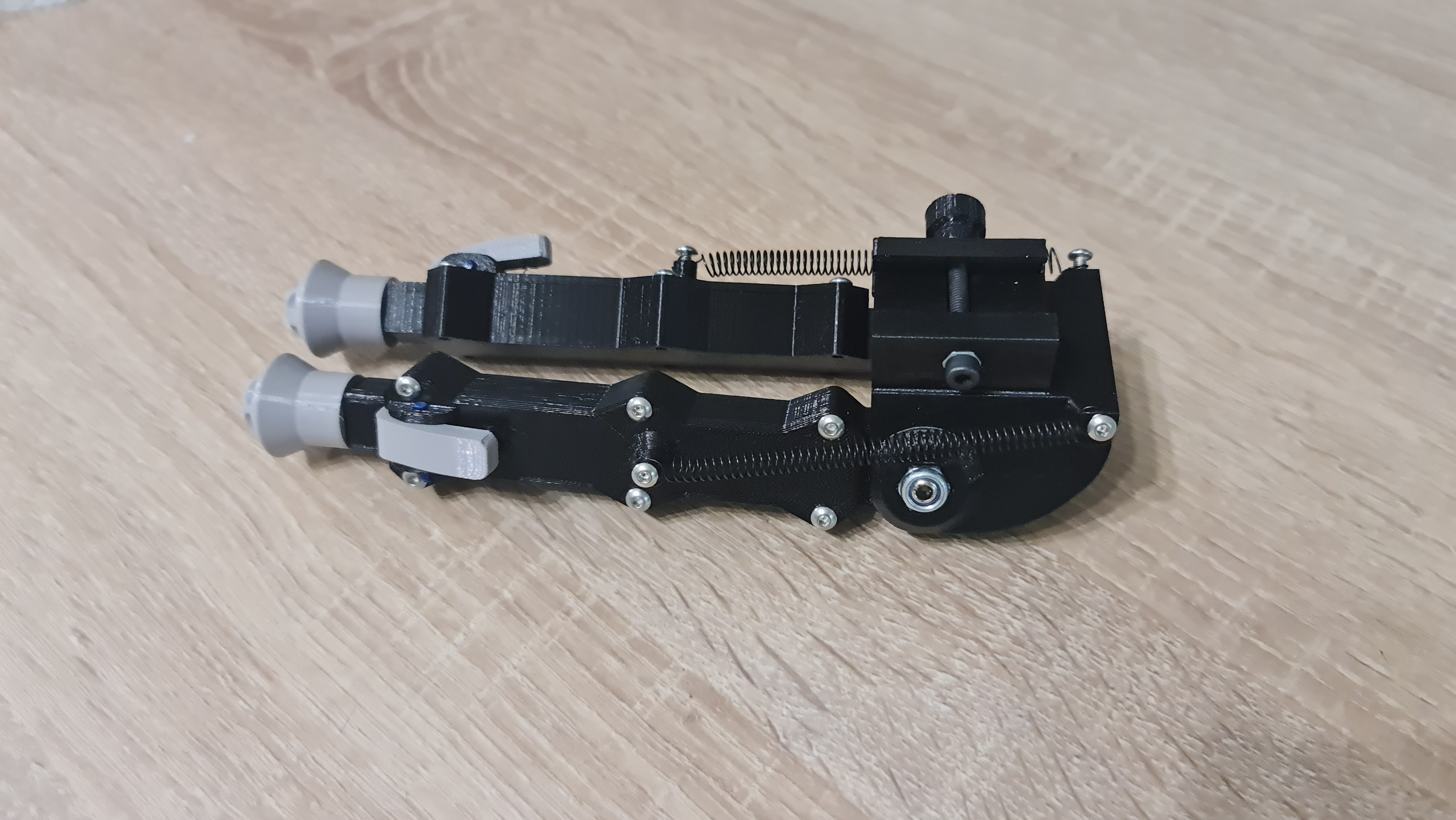 Bipod for picatiny (retractable)