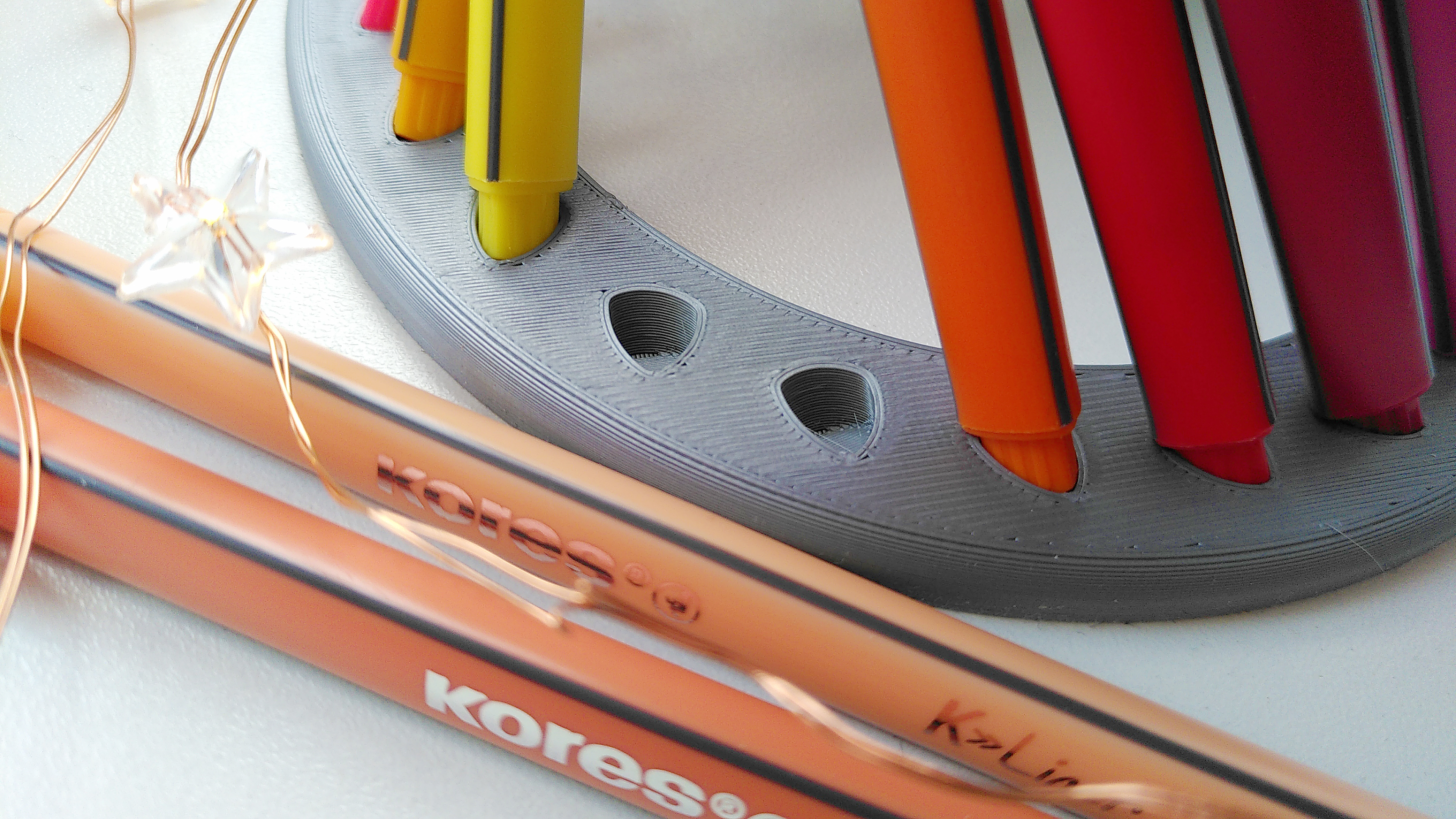 24 Pen Holder (Kores K-Liner) - Hyperboloid