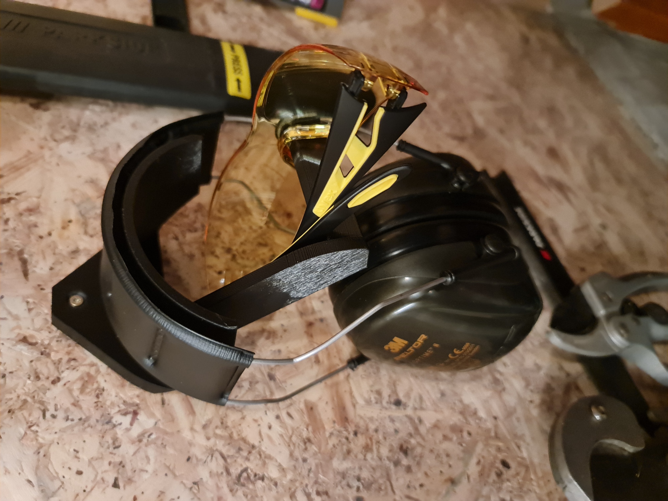 MUGLASS - Earmuff + Safety glasses wall holder