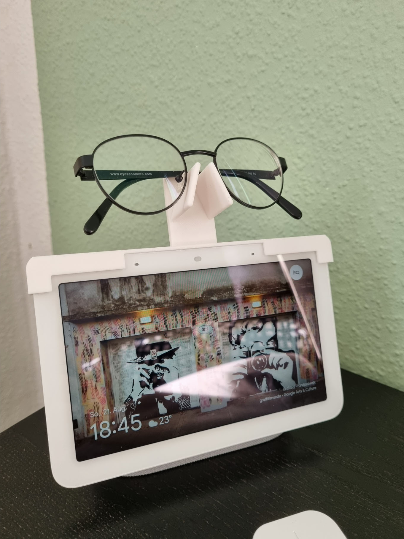 Google Nest Hub (2. Gen) Glasses holder