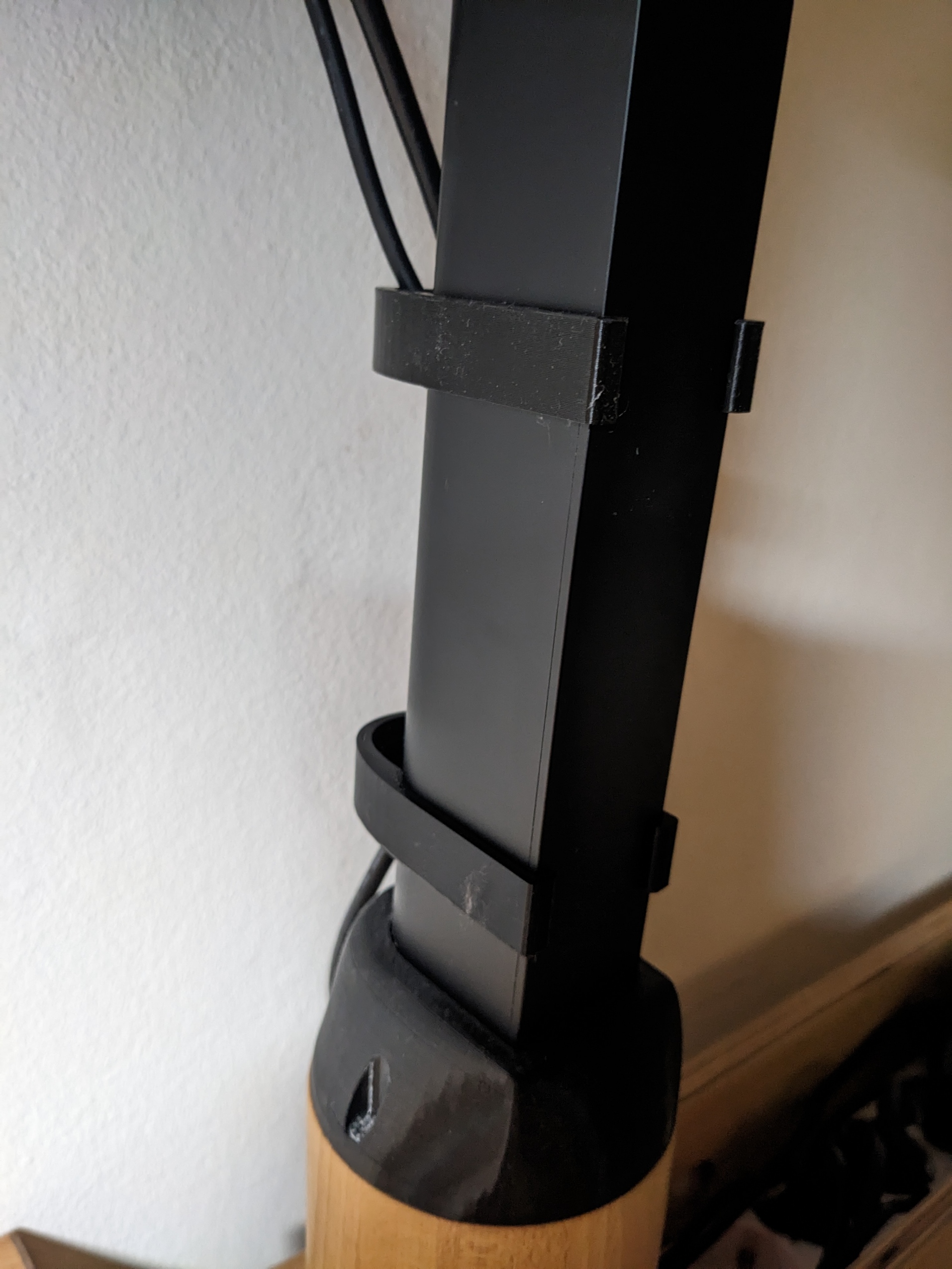 Cable guides/organizers for Huawei Mateview GT 27" screen