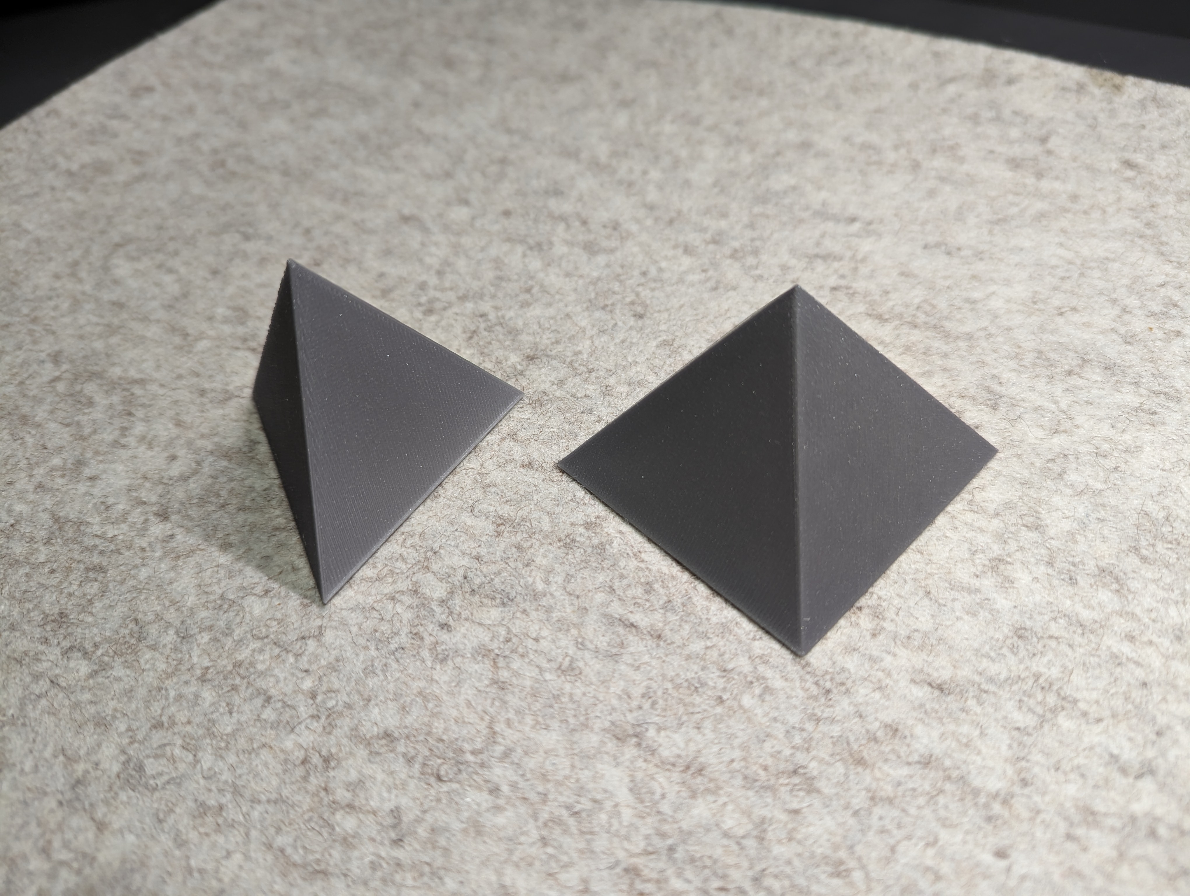 Aligned Pyramid Illusion