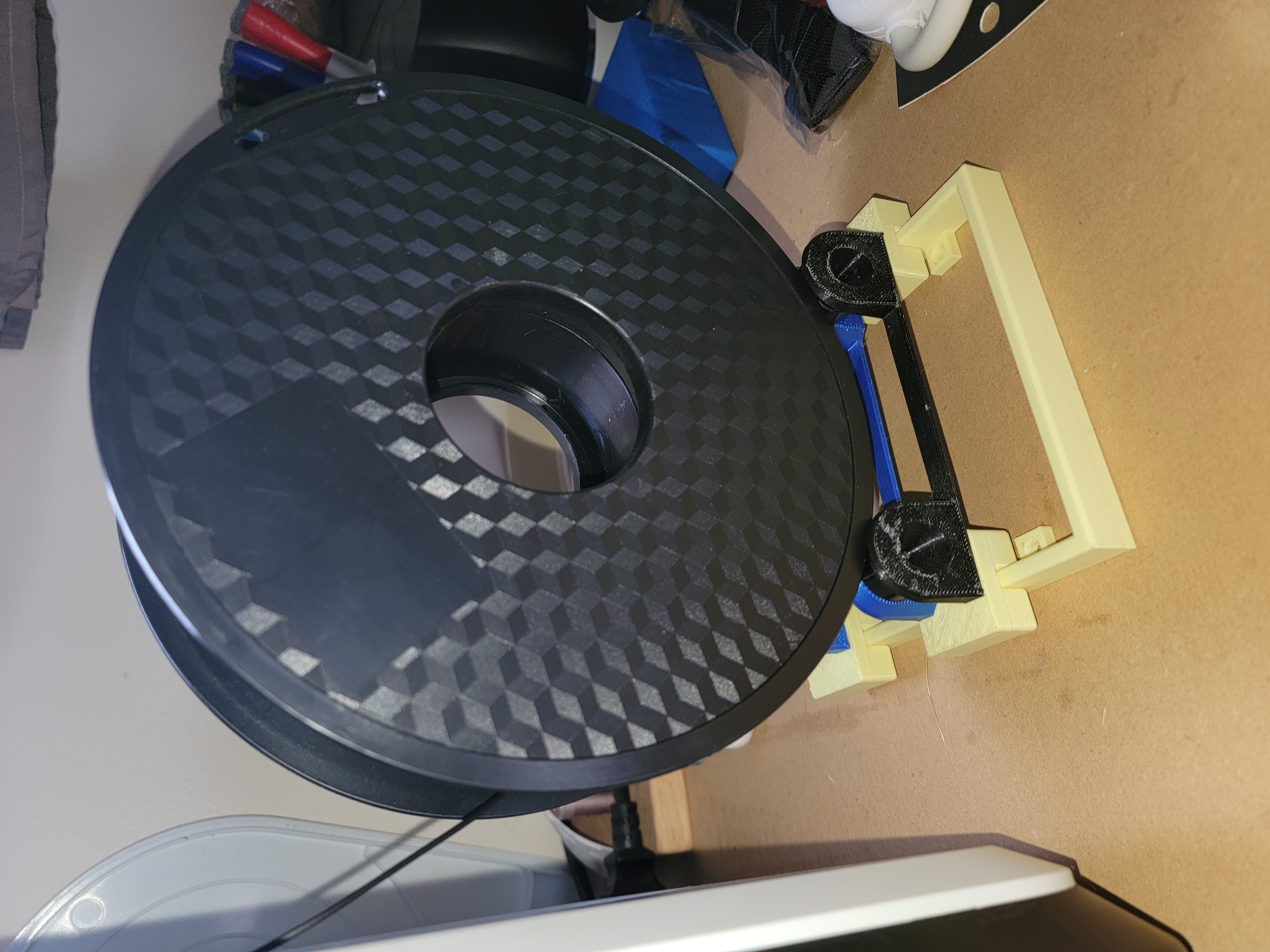 Adjustable spool holder