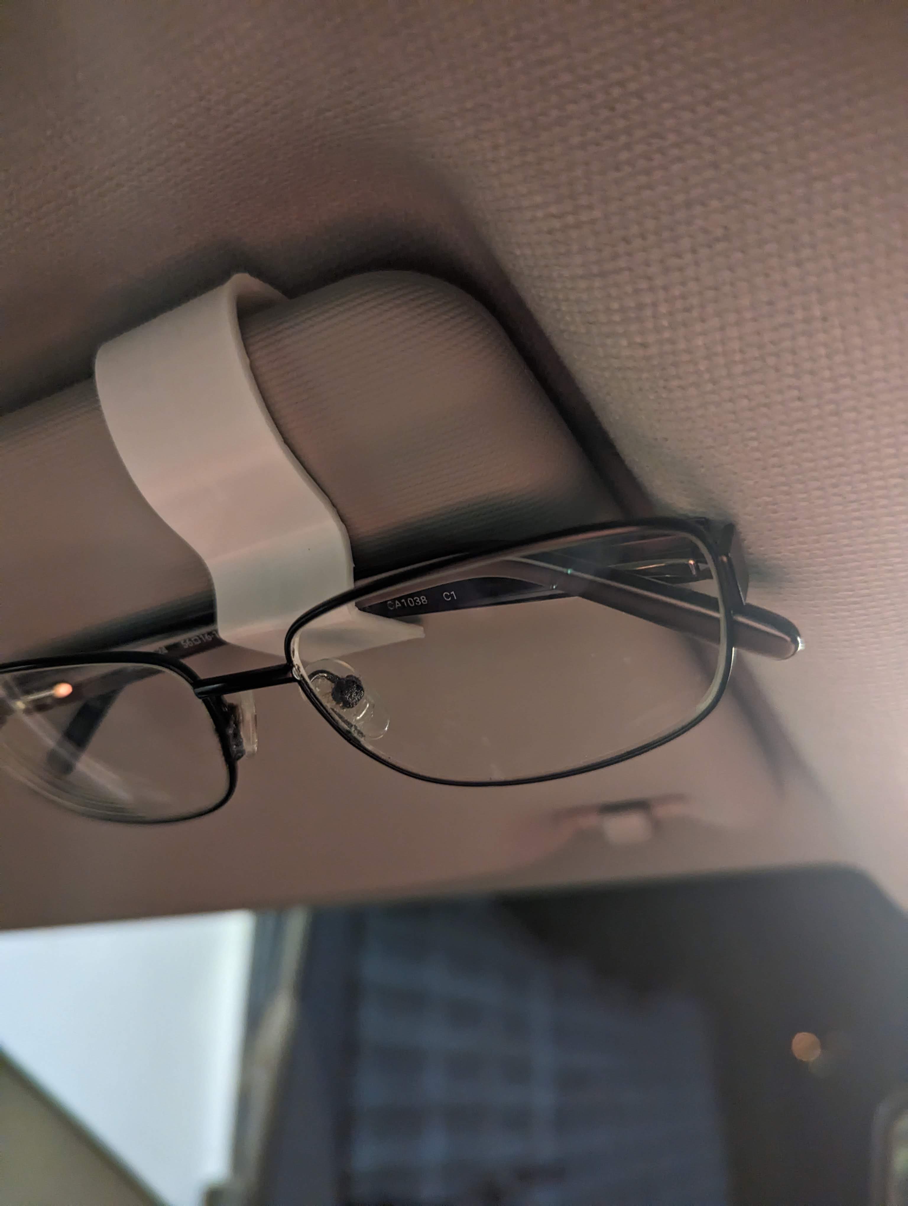 Brillenhalter für Sonnenblende (Auto)