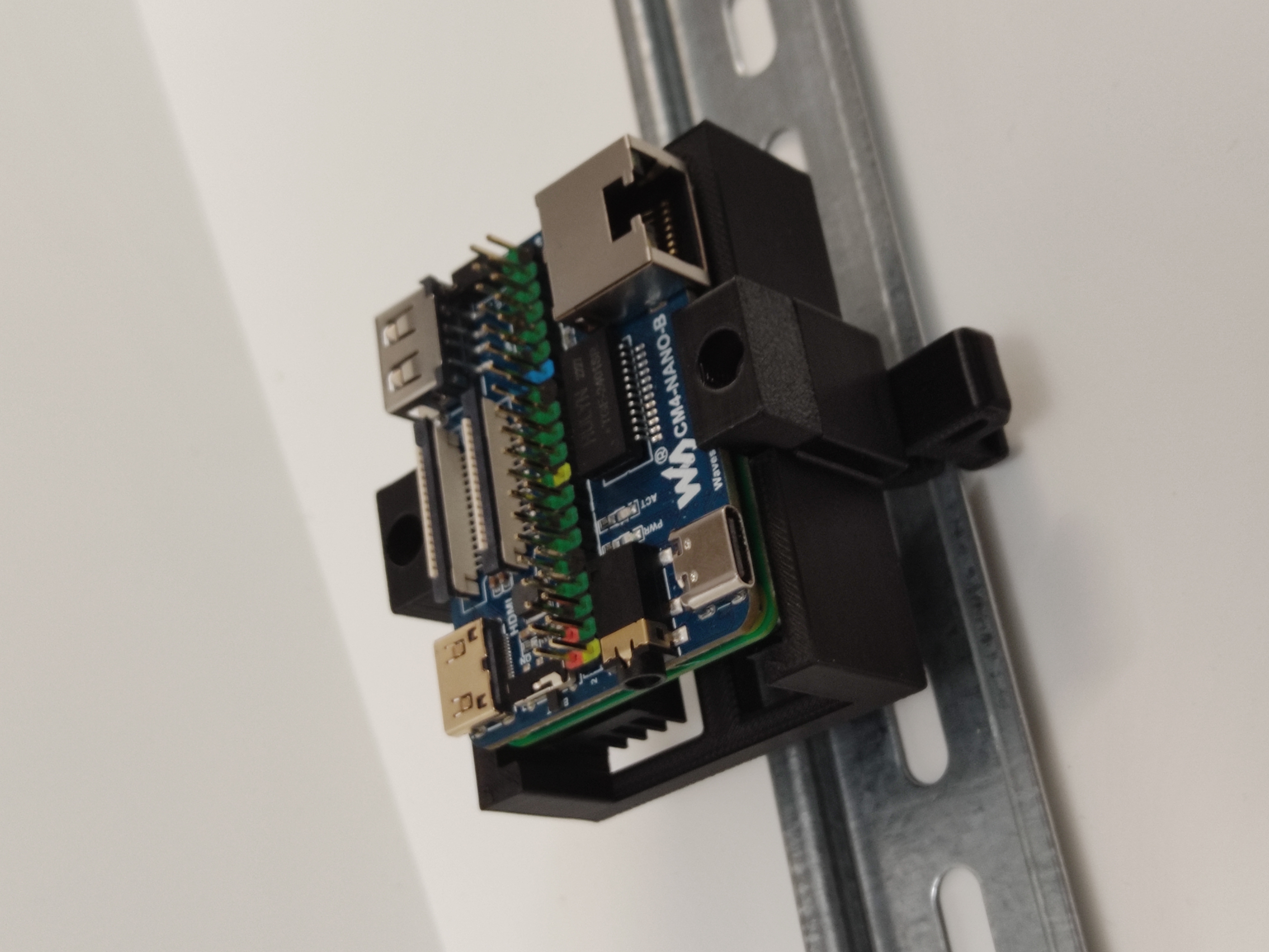 Waveshare CM4-NANO-B baseboard frame for Voron DIN-Rails
