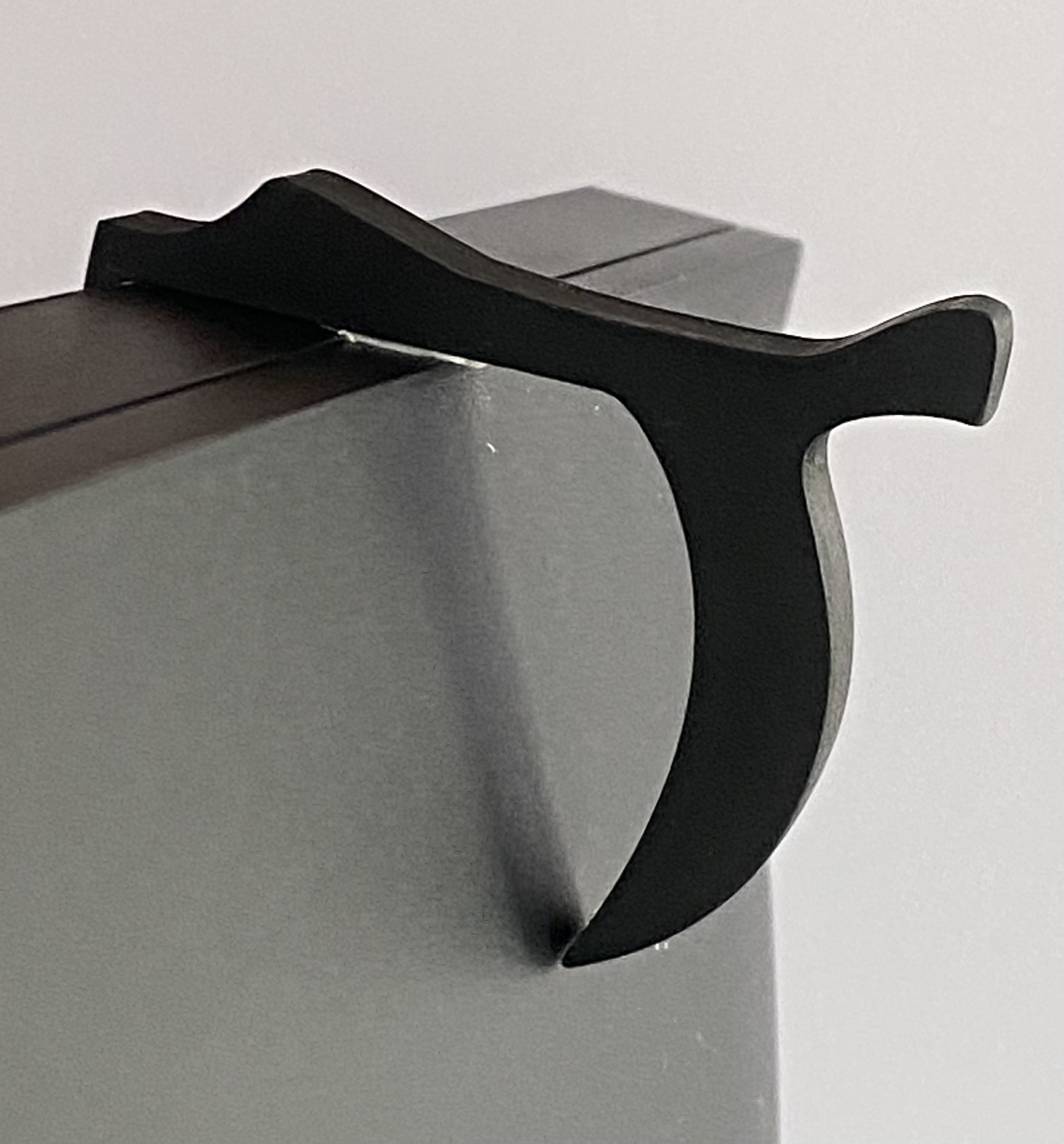 Eyeglass holder for computer monitor