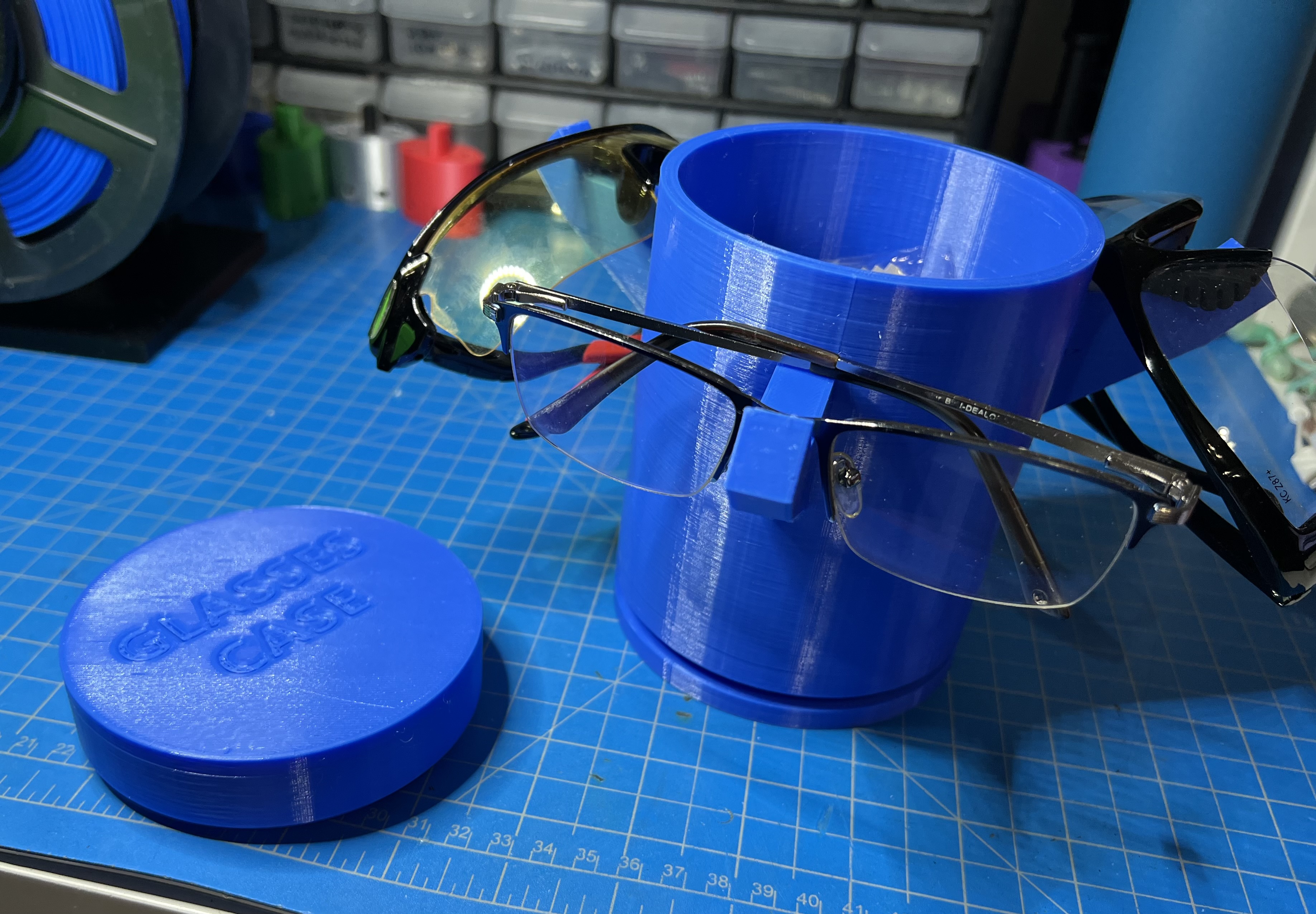 Miniatura 14 do modelo 3D Glasses Holder Round case