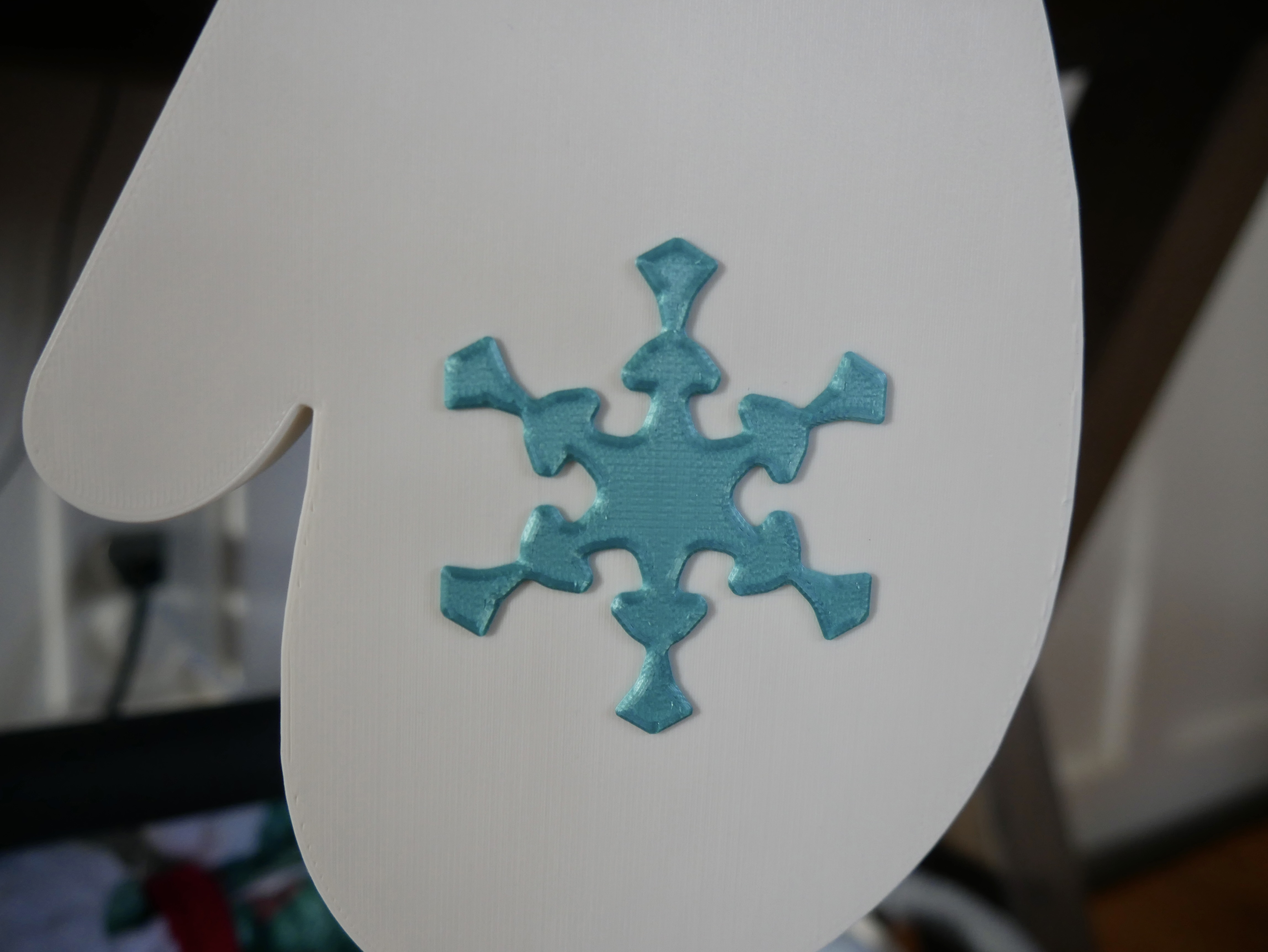 Miniatura 6 do modelo 3D Mitten with snowflake decor