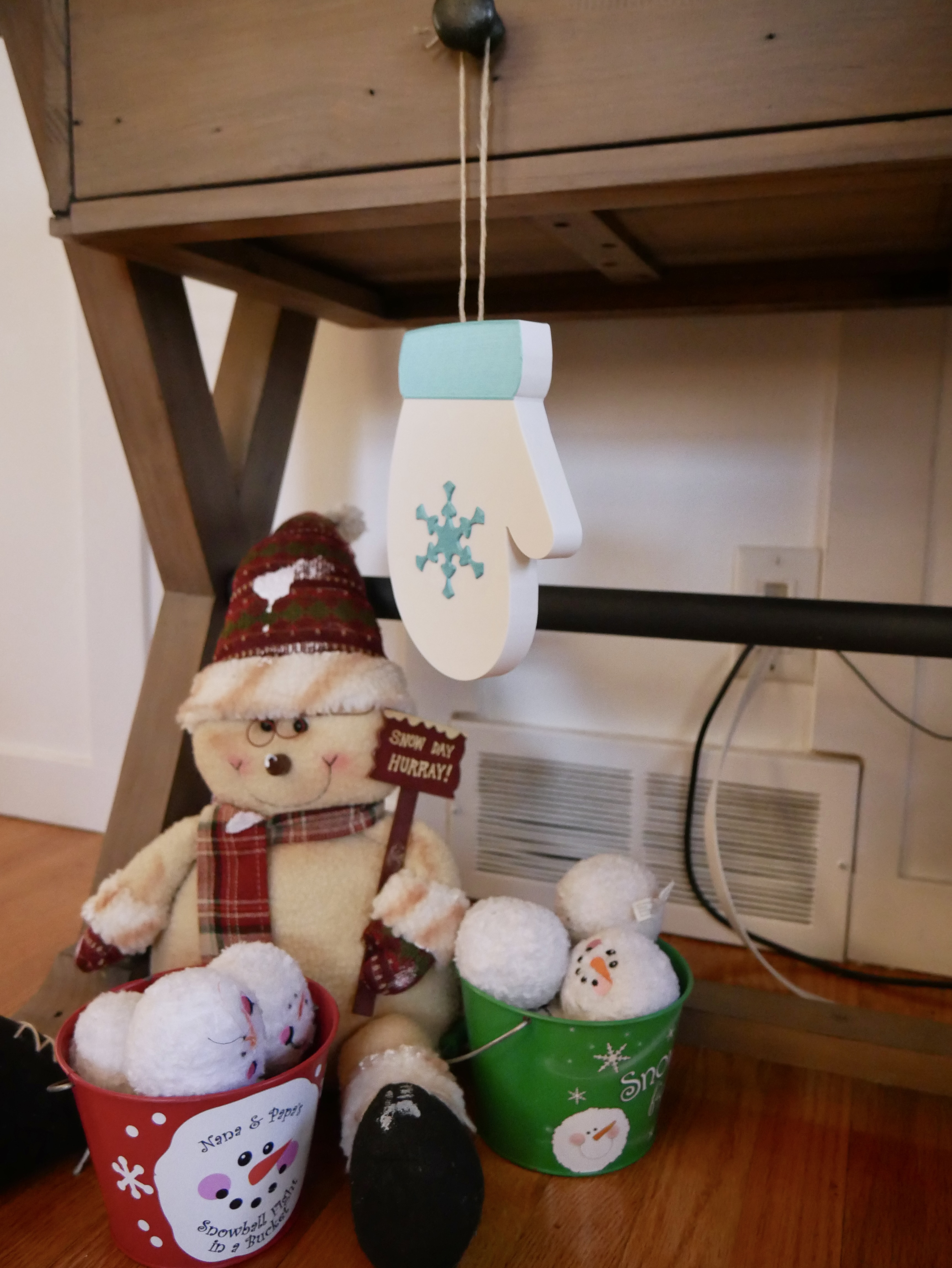 Miniatura 5 do modelo 3D Mitten with snowflake decor