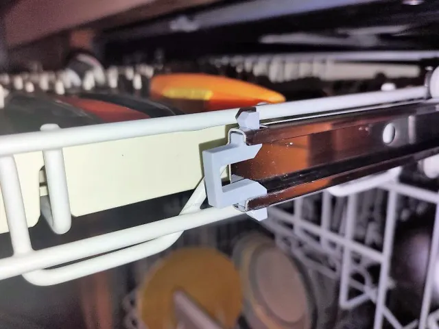 Miele dishwasher top rack wheel stop clip