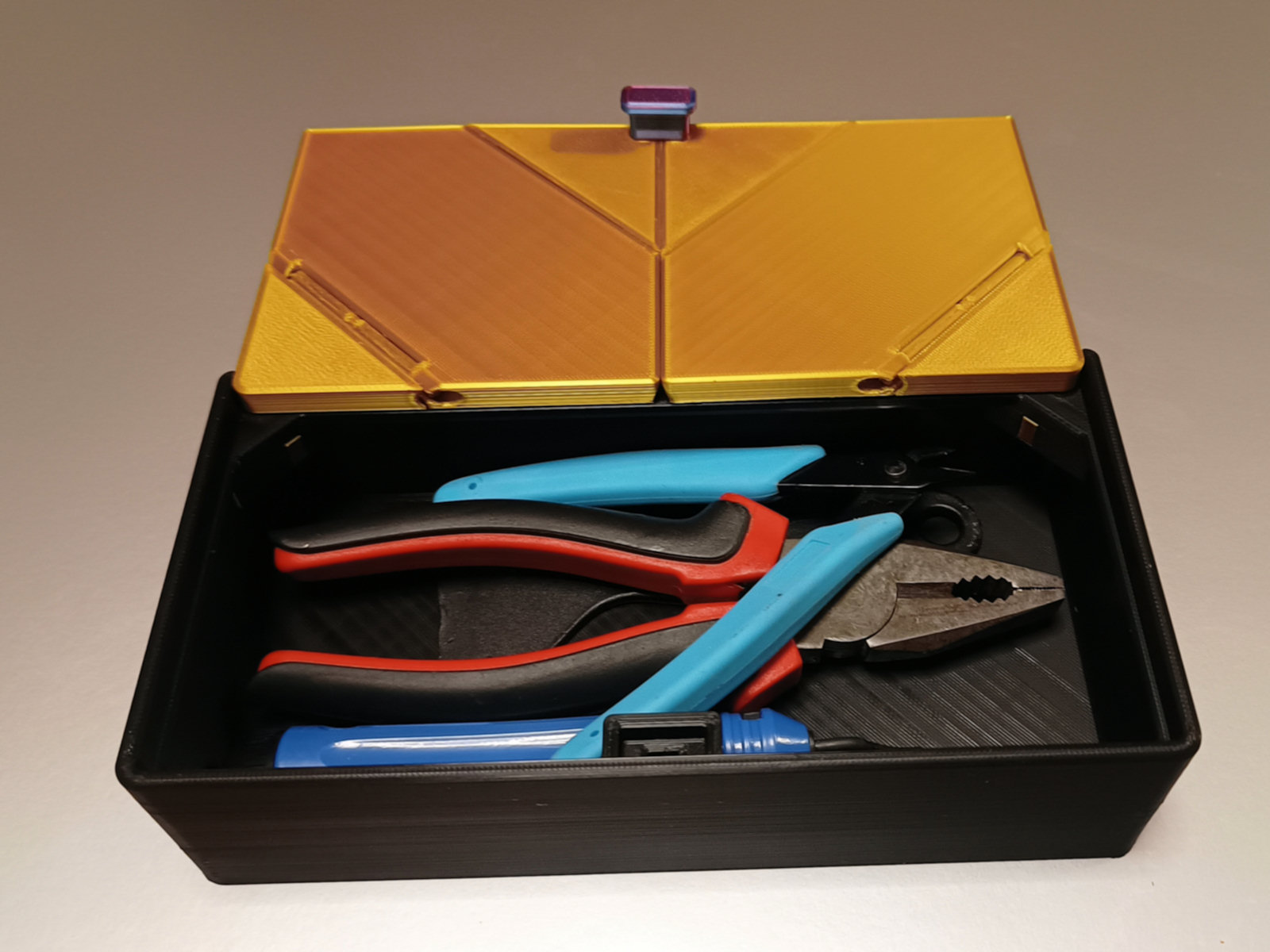 Miniatura 6 do modelo 3D Solid storage box with origami folding lids.