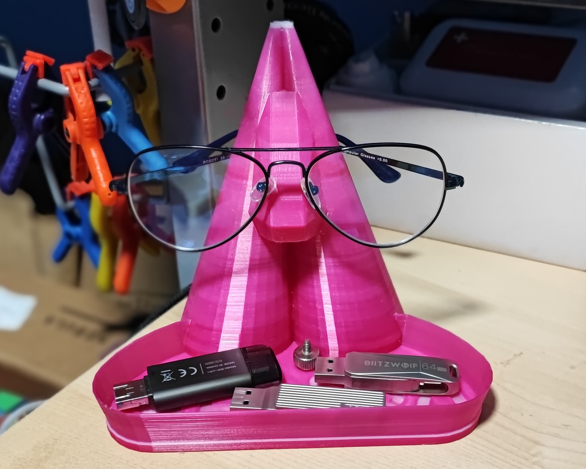 Glassa computer glasses holder