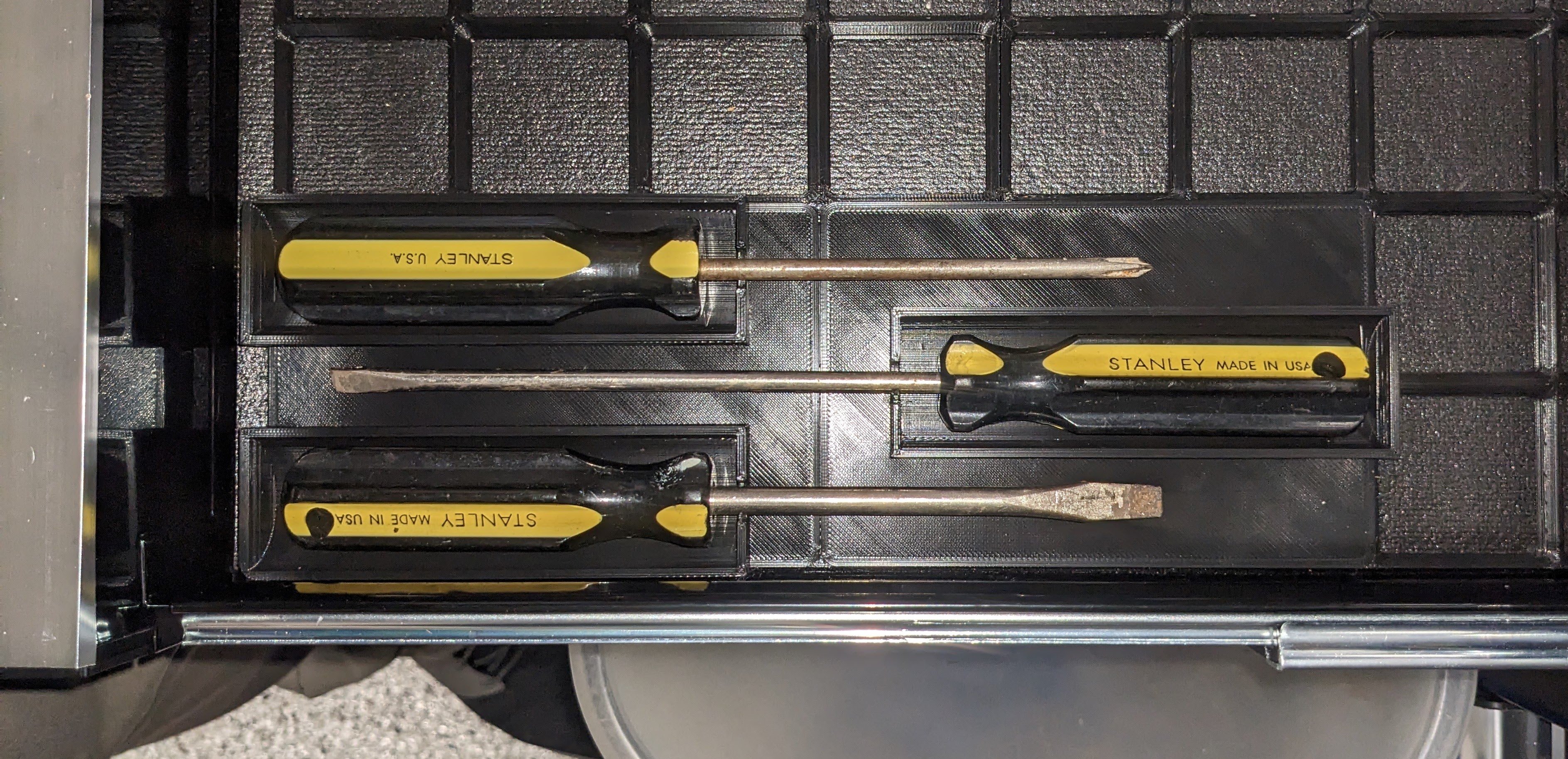 Gridfinity Screwdriver Organizer (2-parts)