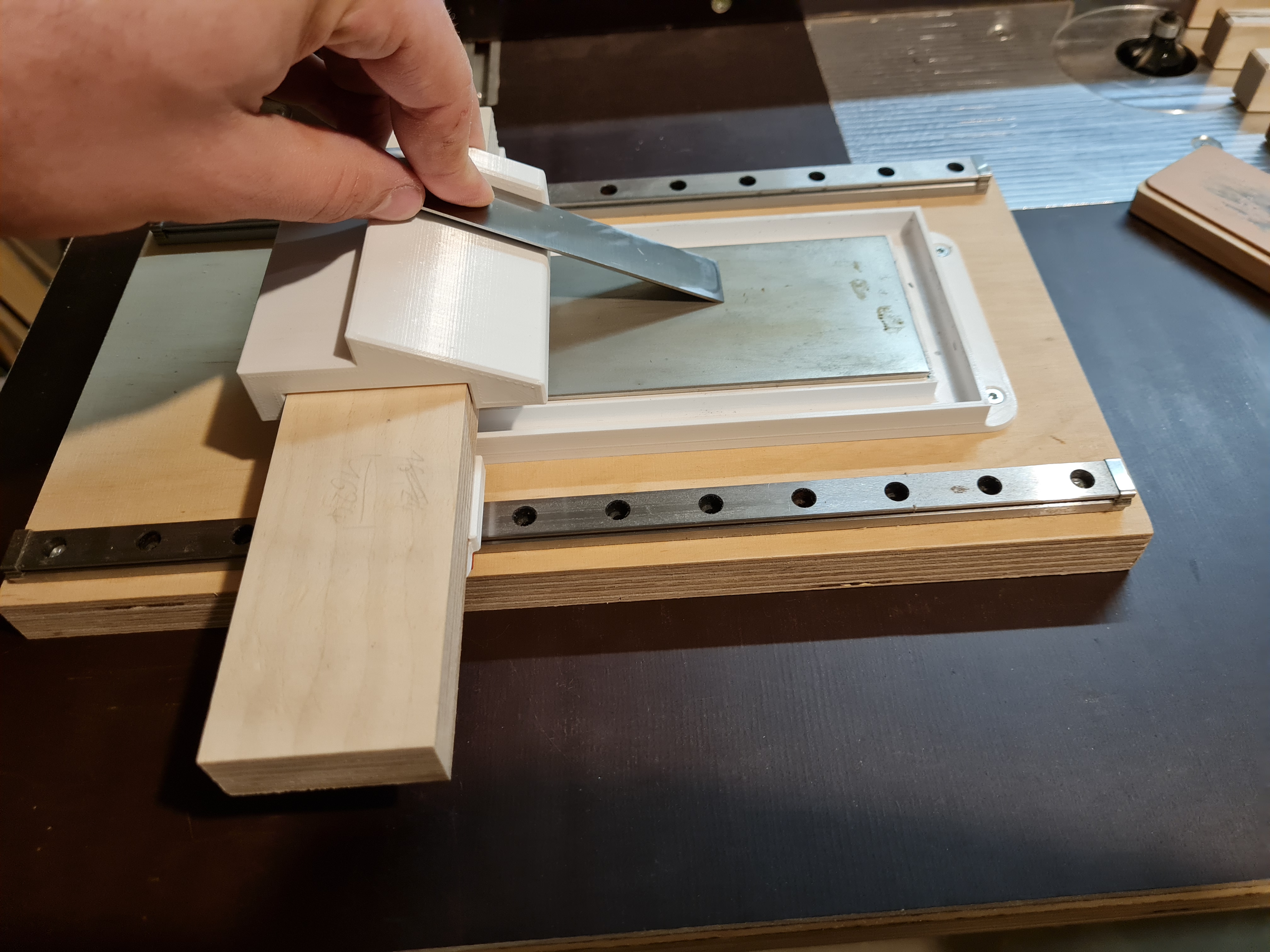 Best sharpening / honing jig for chisels, knifes, planers below 20 bucks