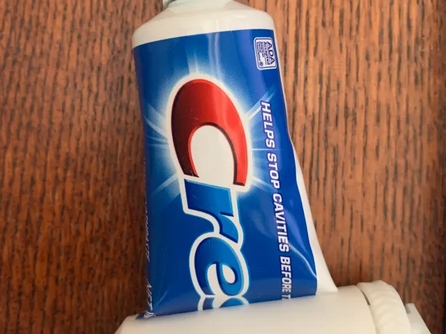 Ratchet Toothpaste without Watermark