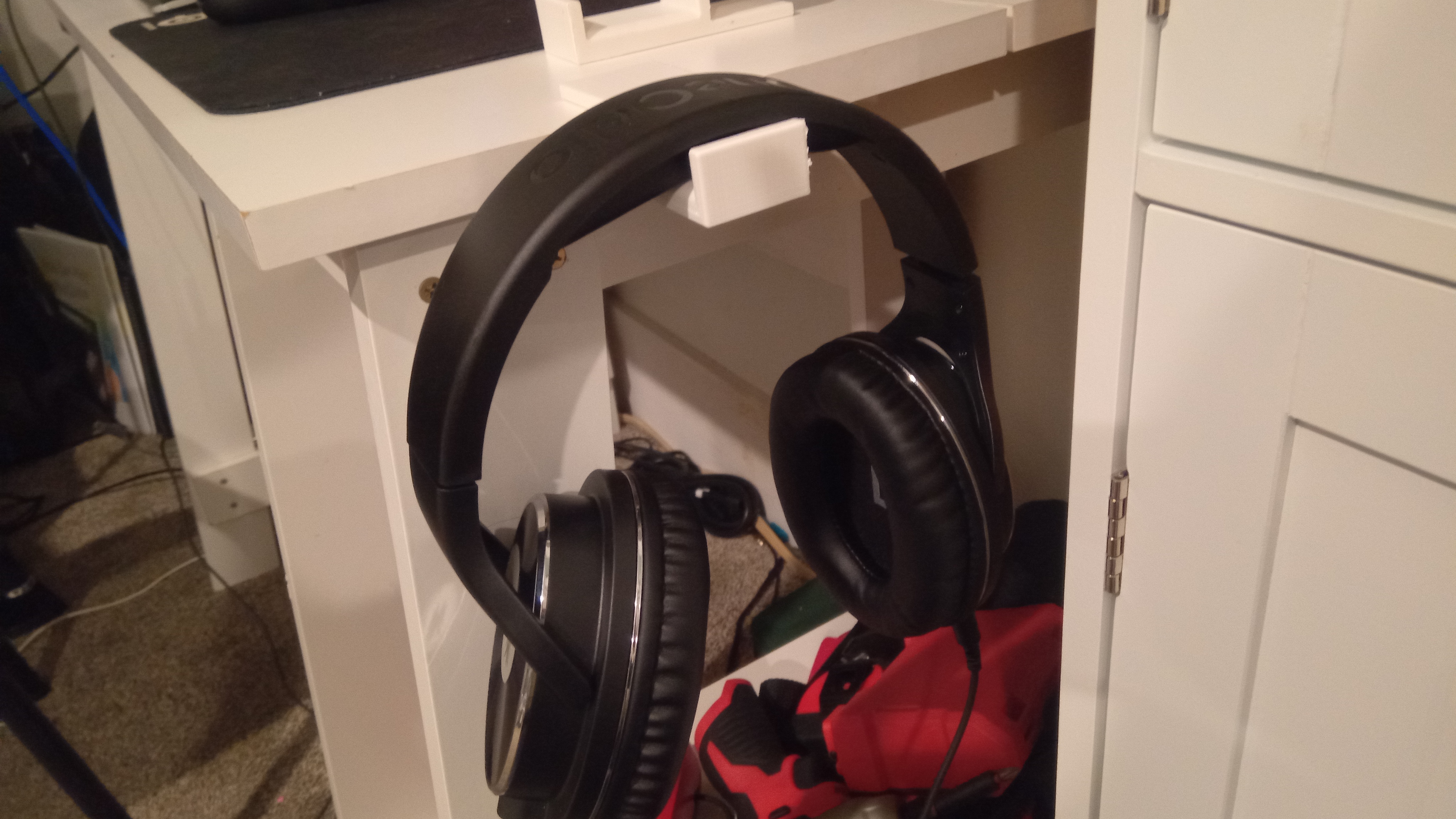Parametrizable Slide-on Headphone Holder