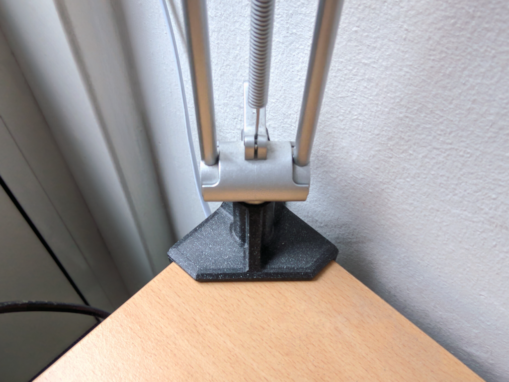 Miniatura 2 do modelo 3D Desk Lamp Corner Bracket