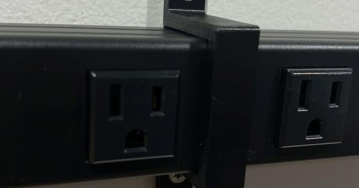 Power Strip Wall Mount Bracket by Kytor Download free STL model