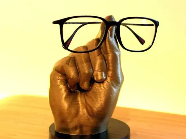 Helping Hand: Glasses Holder
