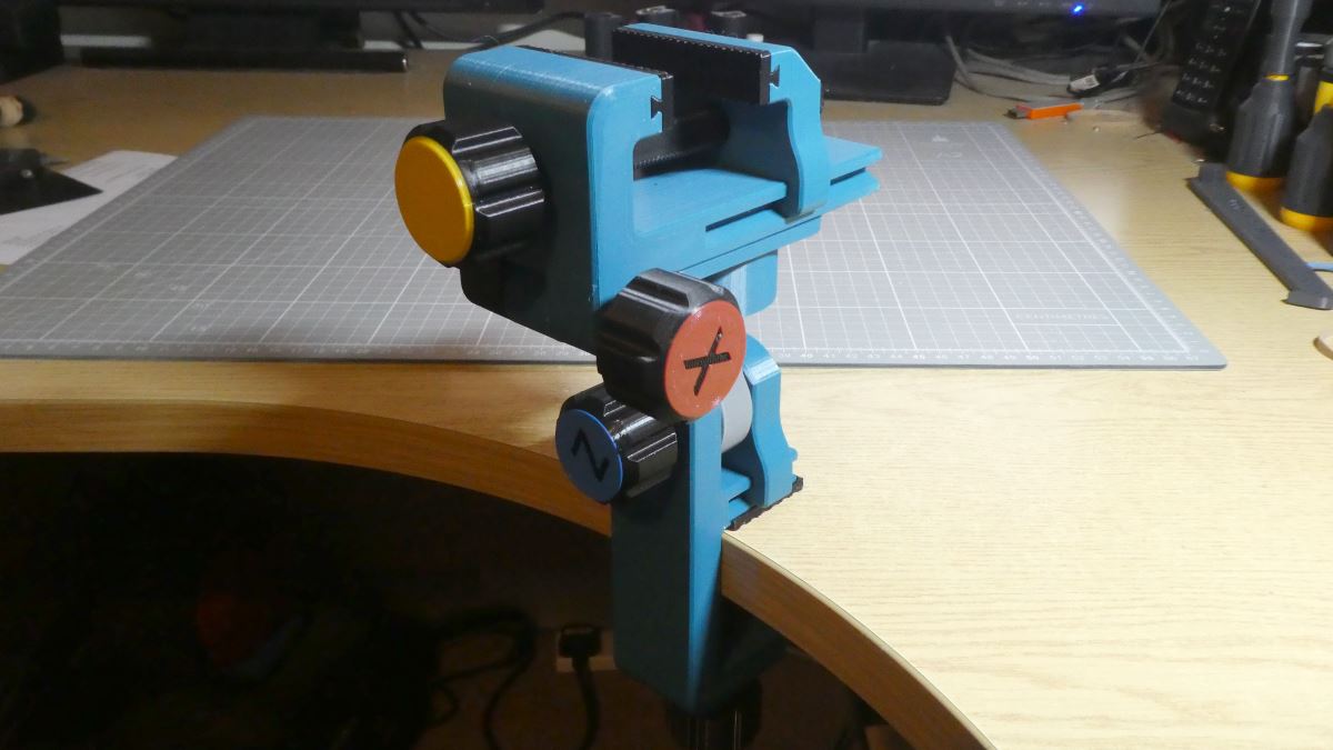 Miniatura 5 do modelo 3D Three Axis Table Vise