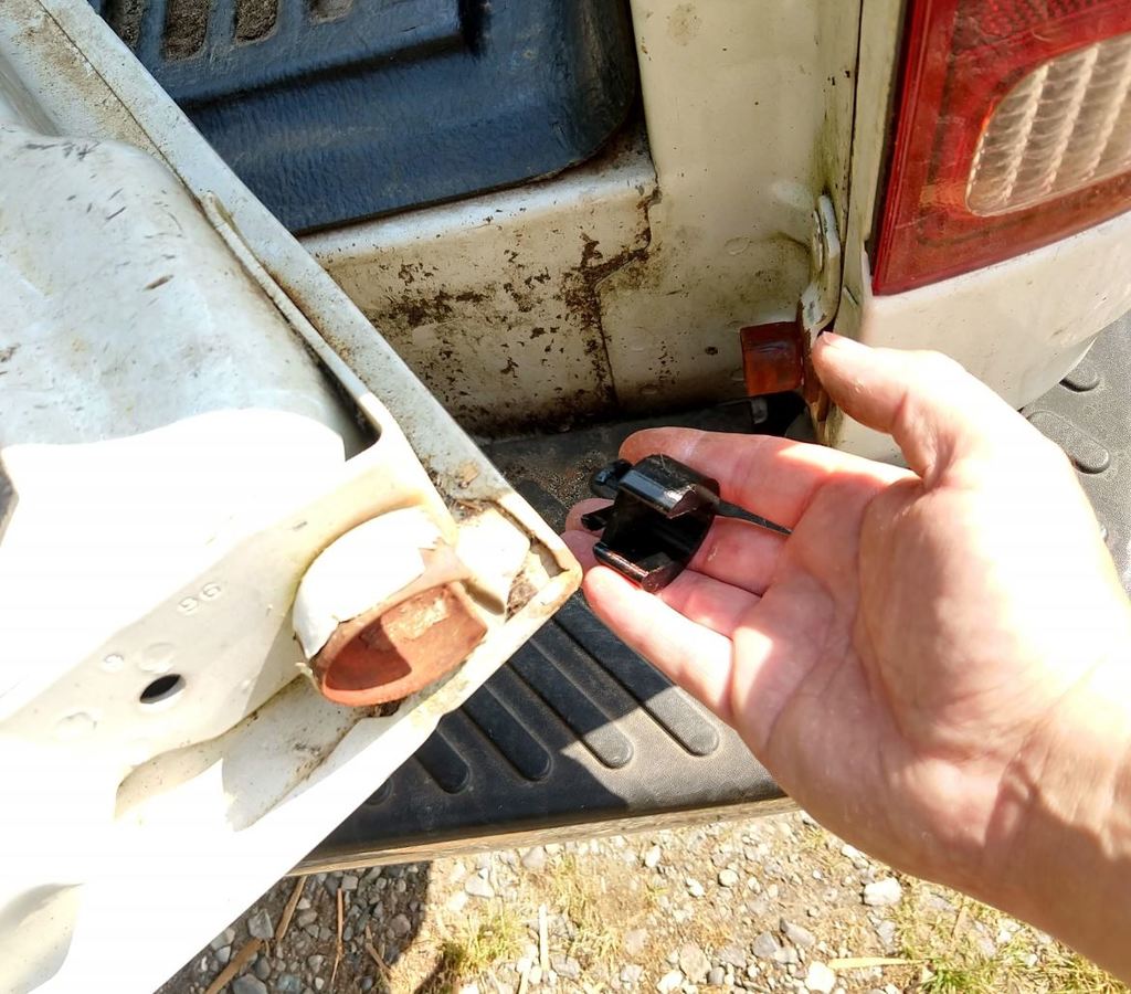 Full set of Replacement Ford Tailgate Bushings by Makerneer Download