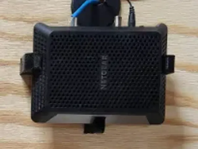 Netgear CM700 wall mount