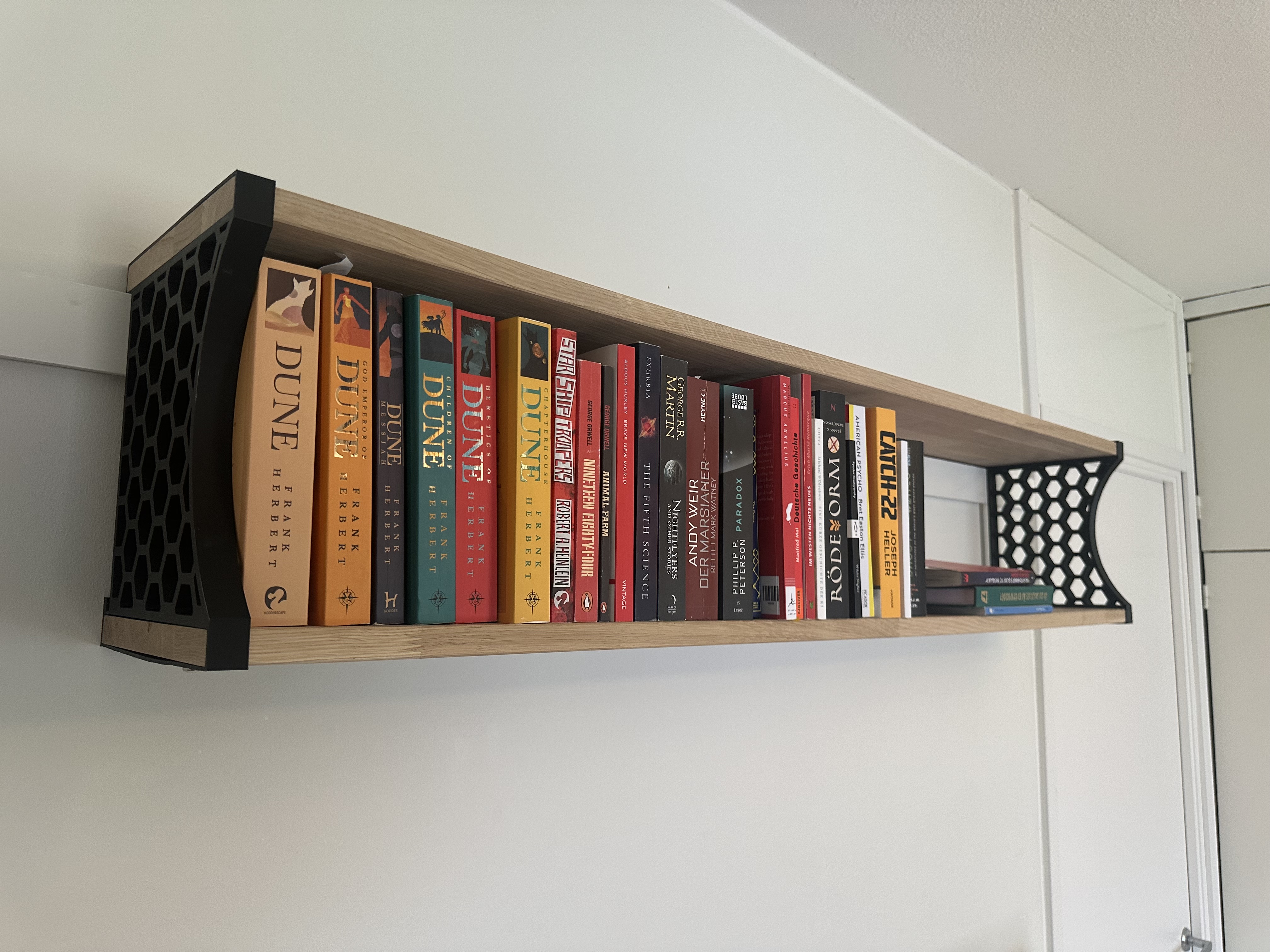 shelf to hang picture ledge
