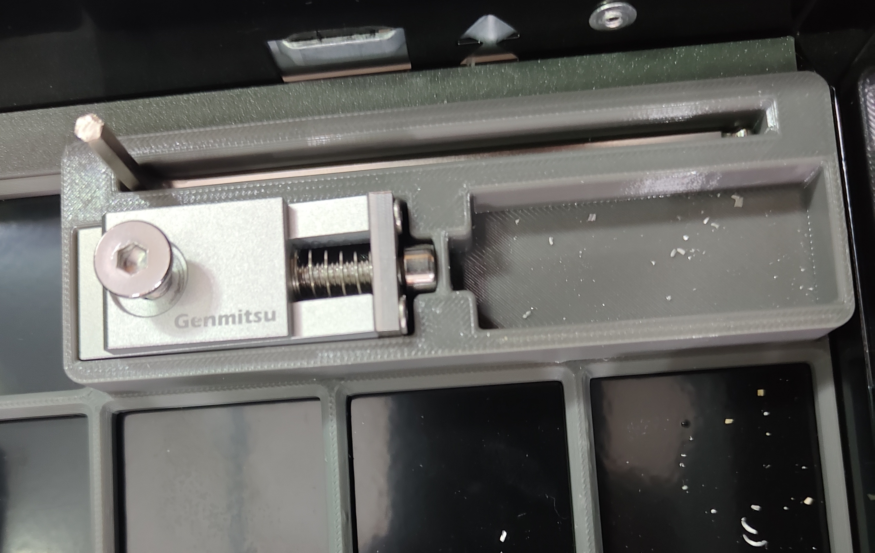 Gridfinity bin for Genmitsu Mini Vise Clamps