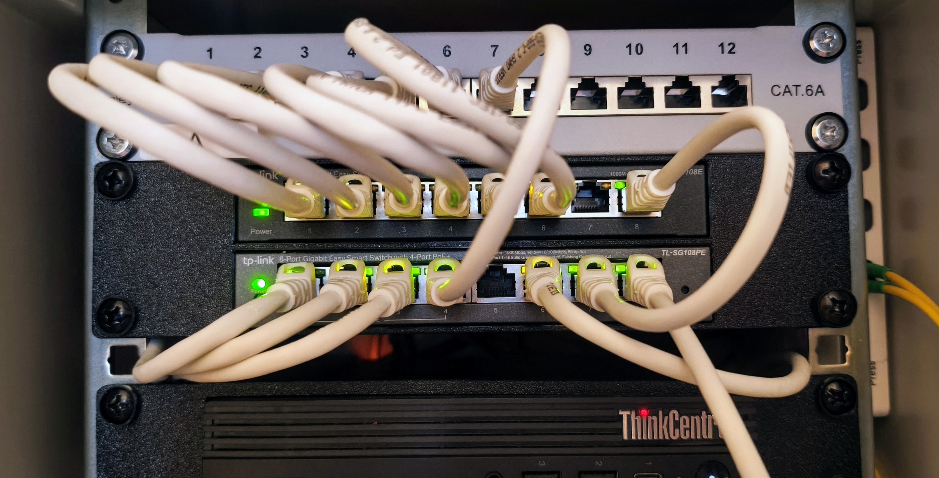 10" Dual TP-Link 8-Port Switch 1.3U Rack Mount