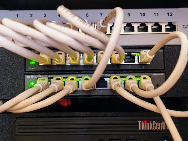 10" Dual TP-Link 8-Port Switch 1.3U Rack Mount
