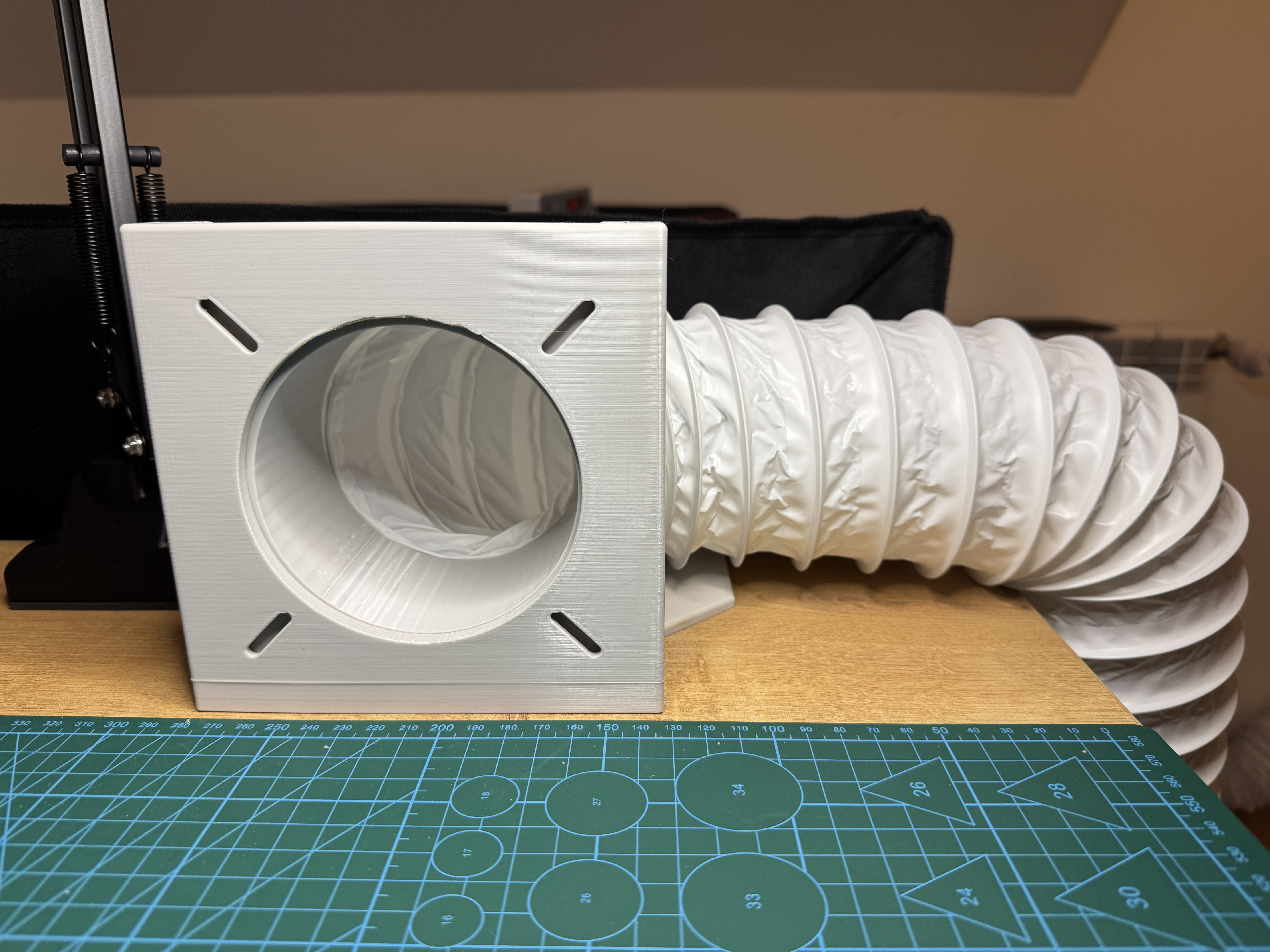 Desk mounted fume extractor