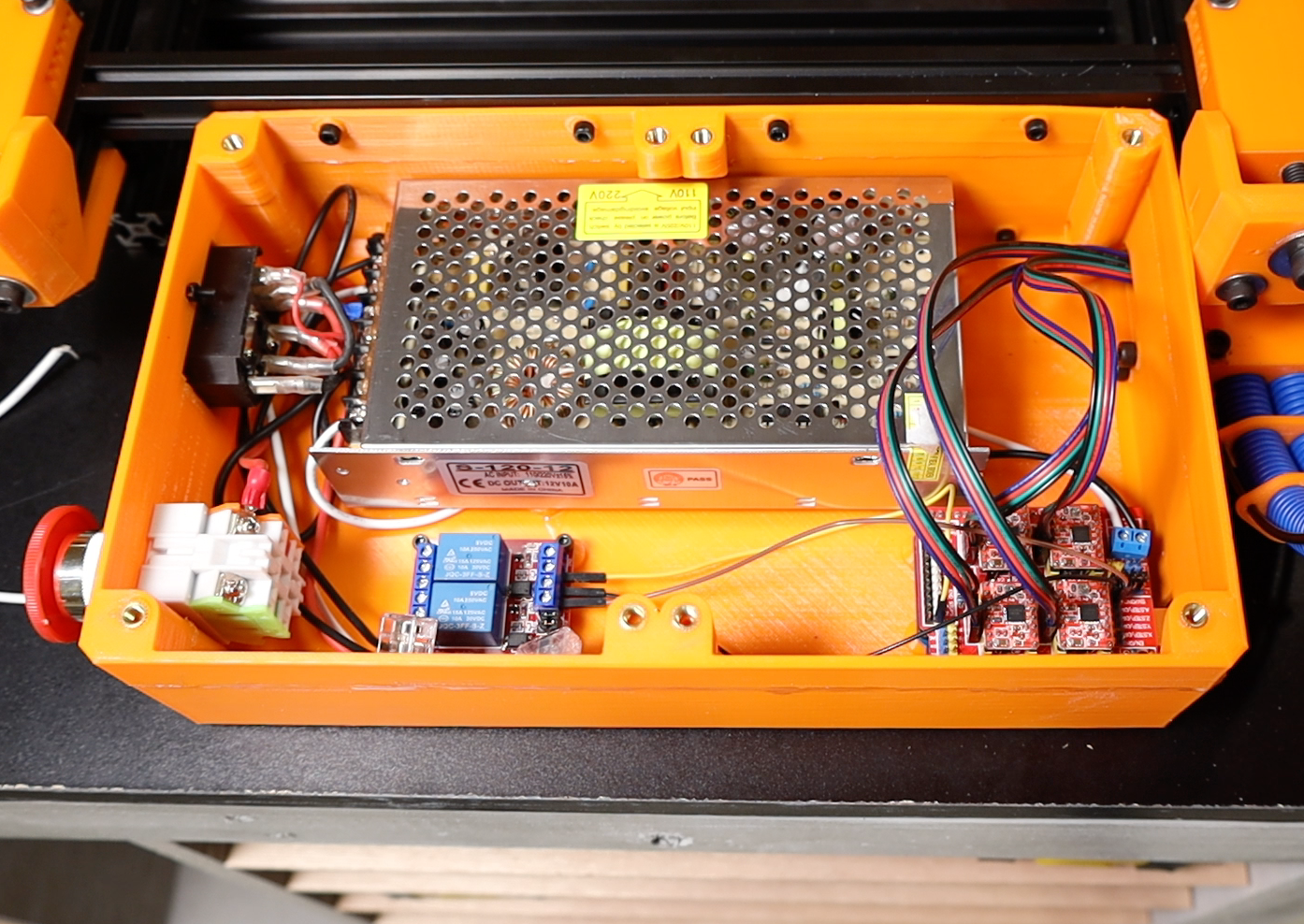 Miniatura 2 do modelo 3D Tiny CNC Electronics Box