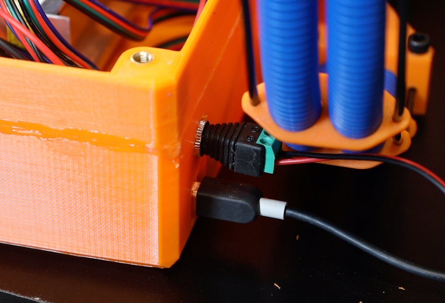Miniatura 6 do modelo 3D Tiny CNC Electronics Box