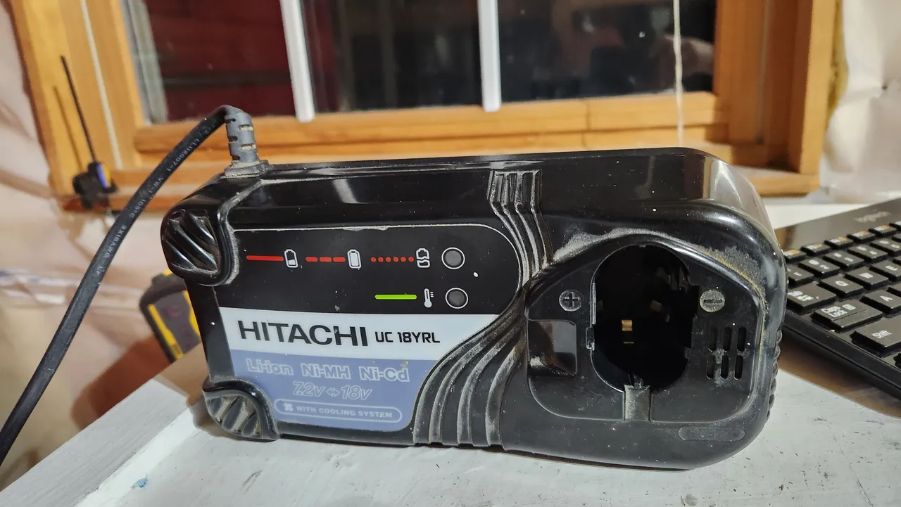 Hitachi best sale uc18yrl charger