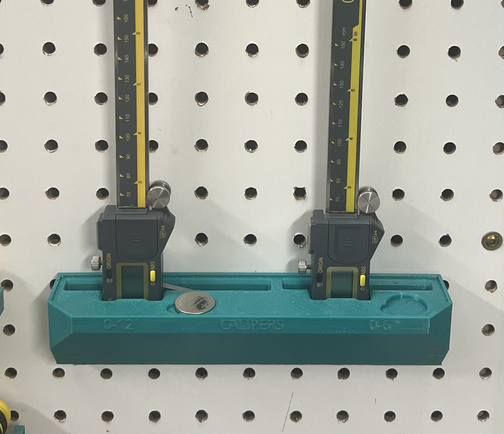 Pegboard Caliper Holder by BeckTuning Download free STL model