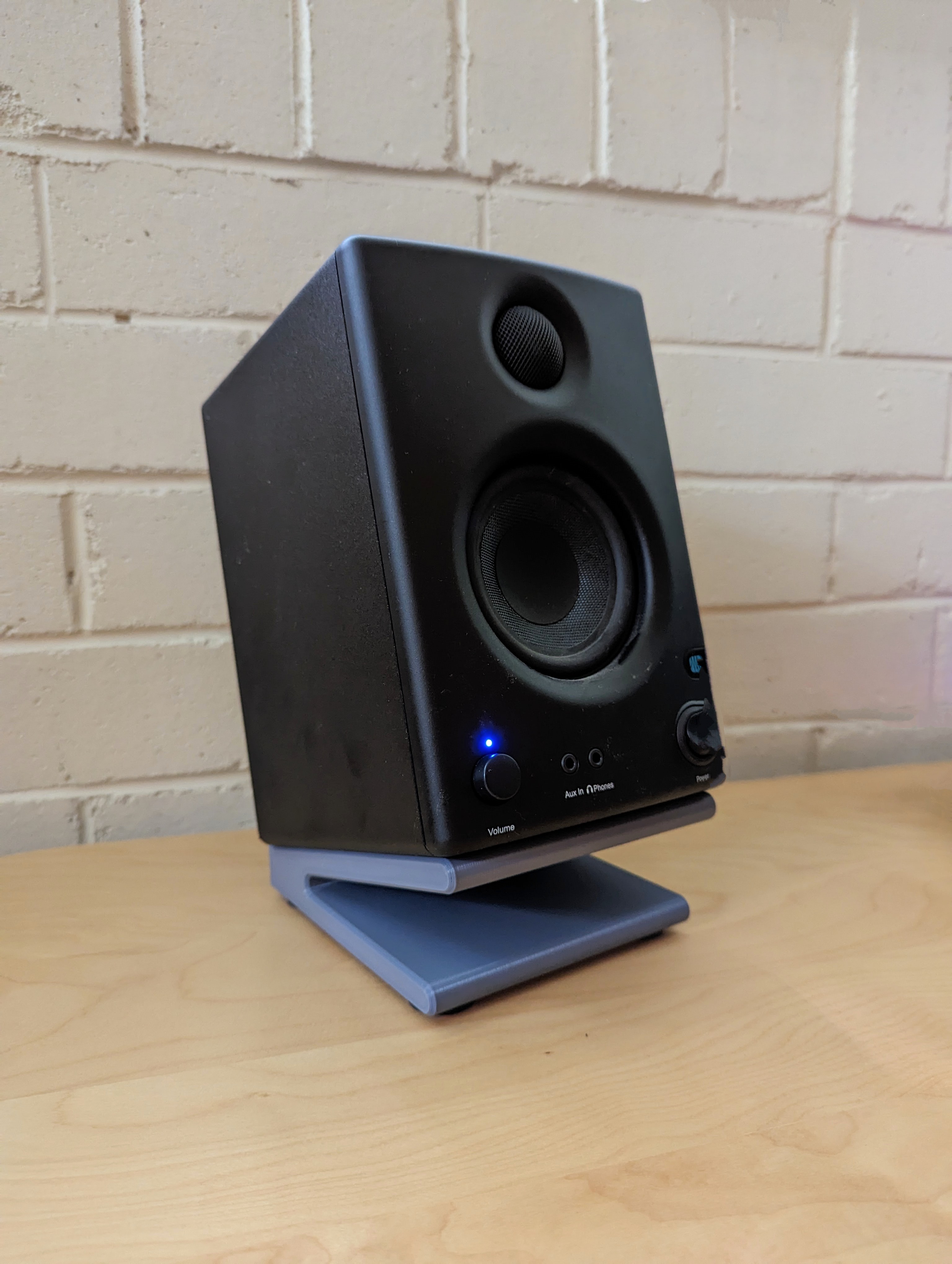 Desktop speaker stand