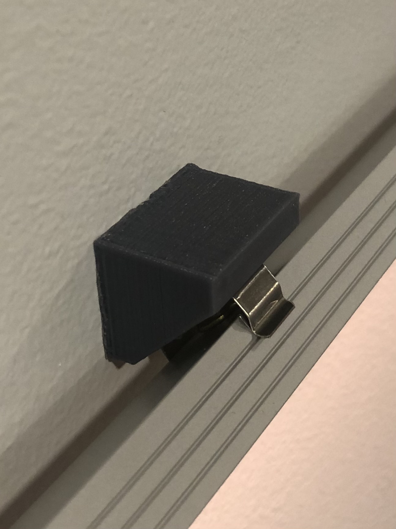 Angled wallmount