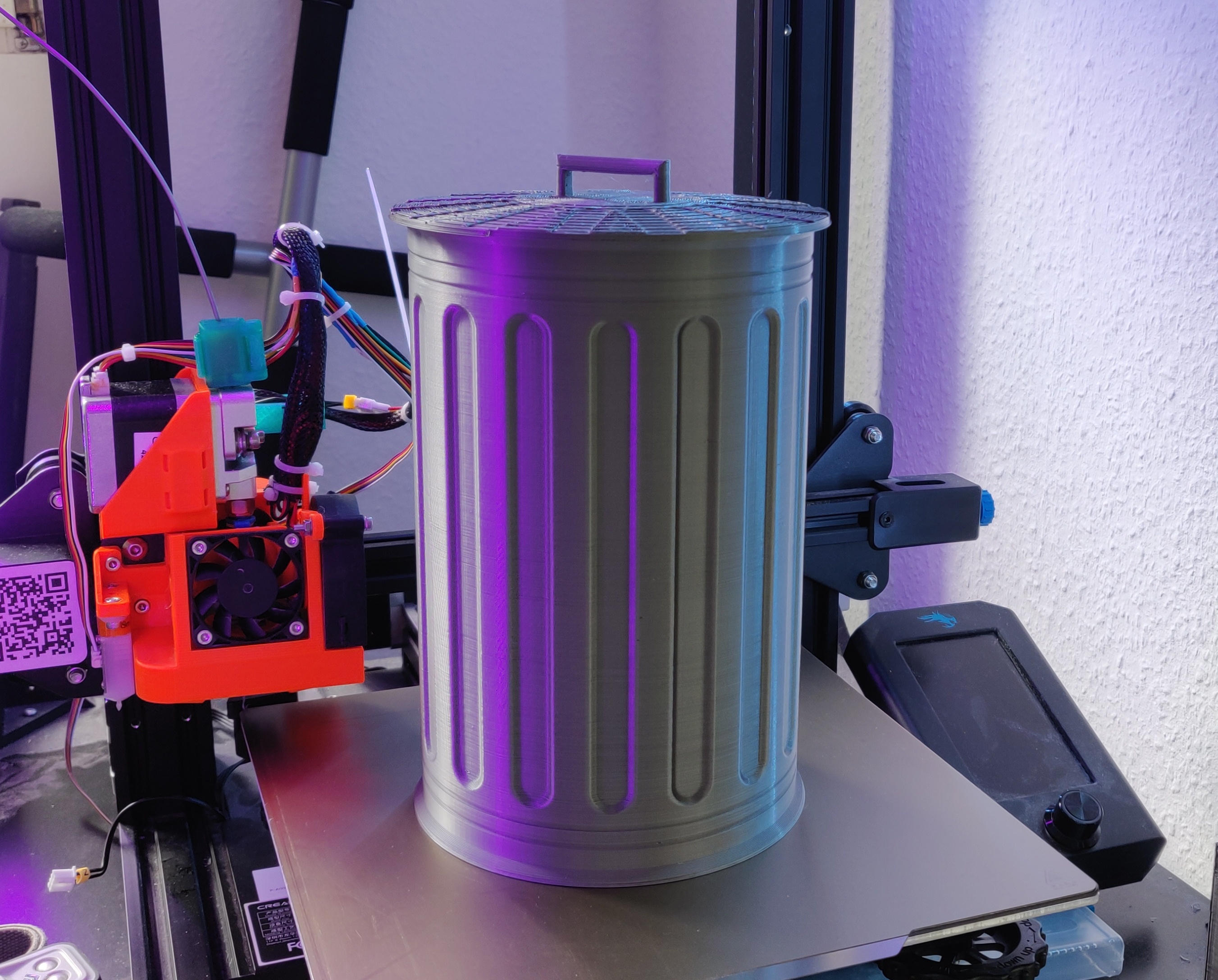 Vase mode trash can with lid